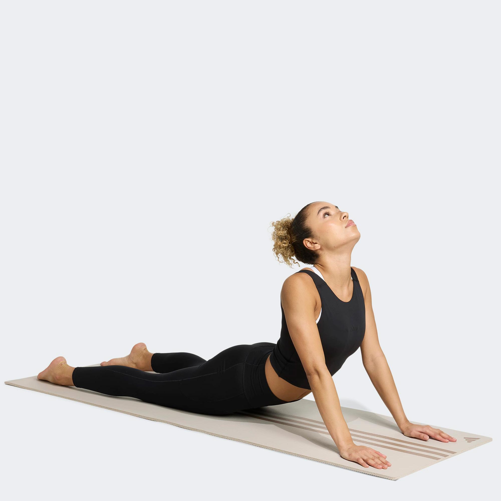 adidas Yoga Motion Kadın Siyah Crop T-Shirt