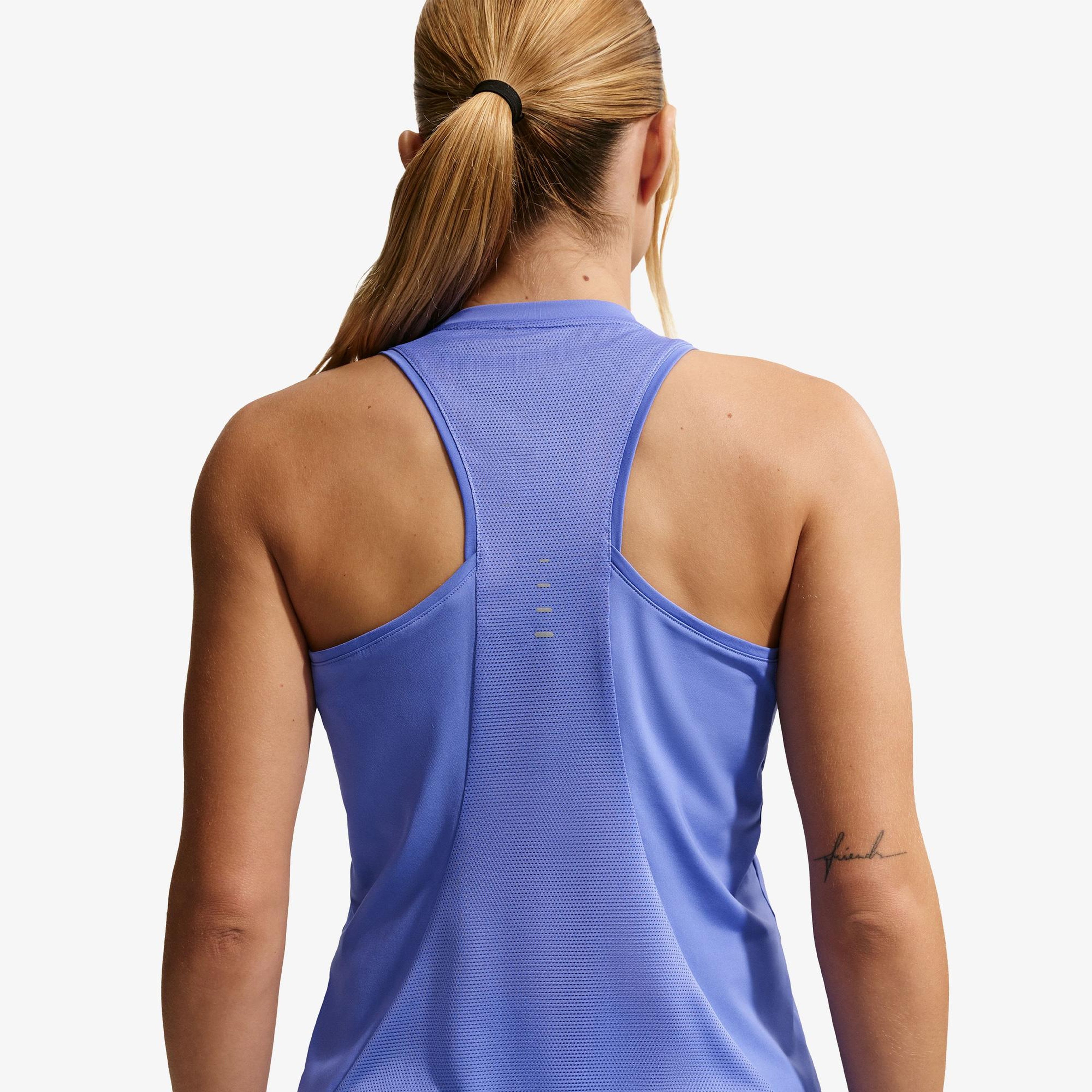 Nike Swift Dri-Fit Kadın Mor Kolsuz T-Shirt