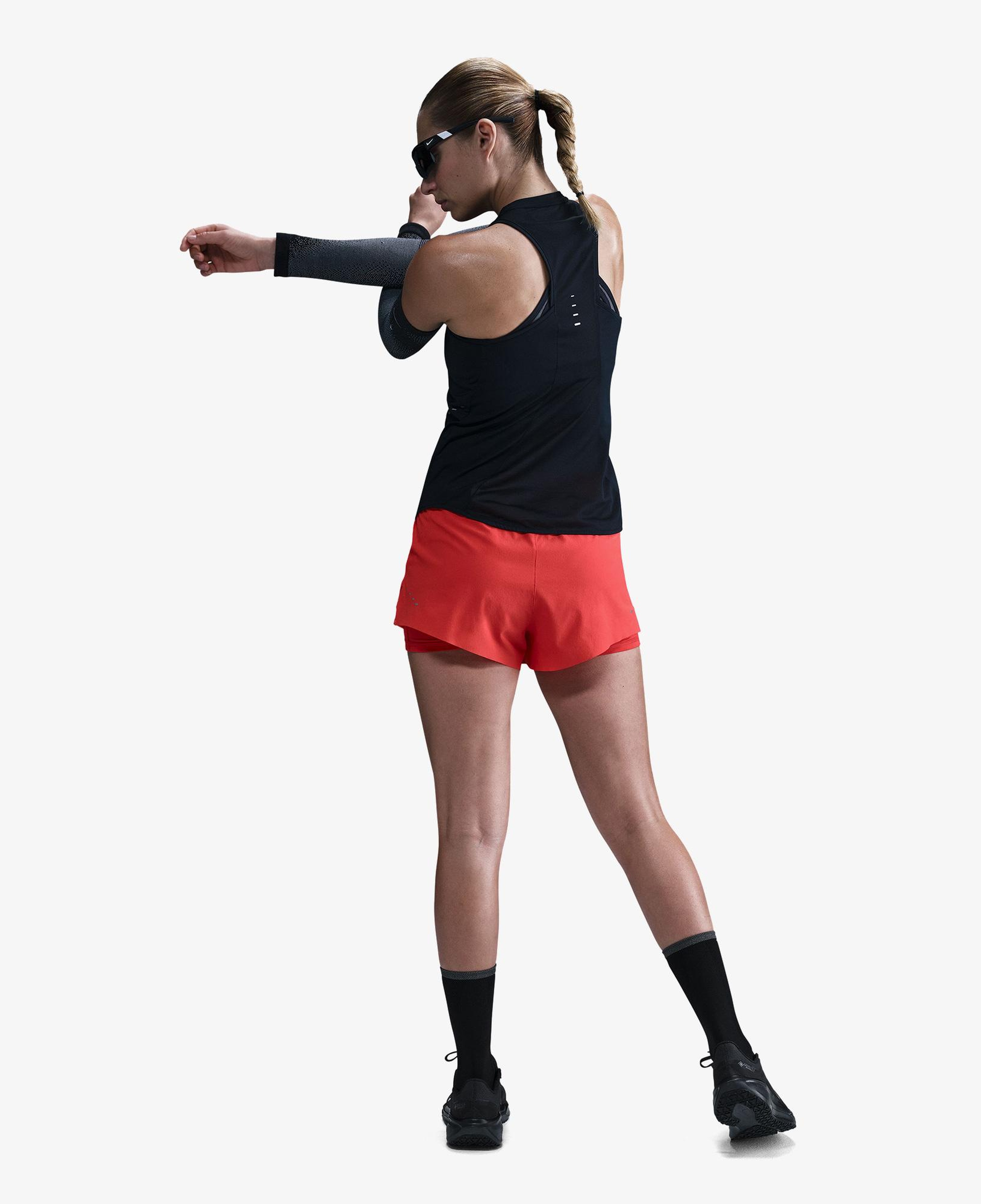 Nike Swift Dri-Fit Kadın Siyah Kolsuz T-Shirt