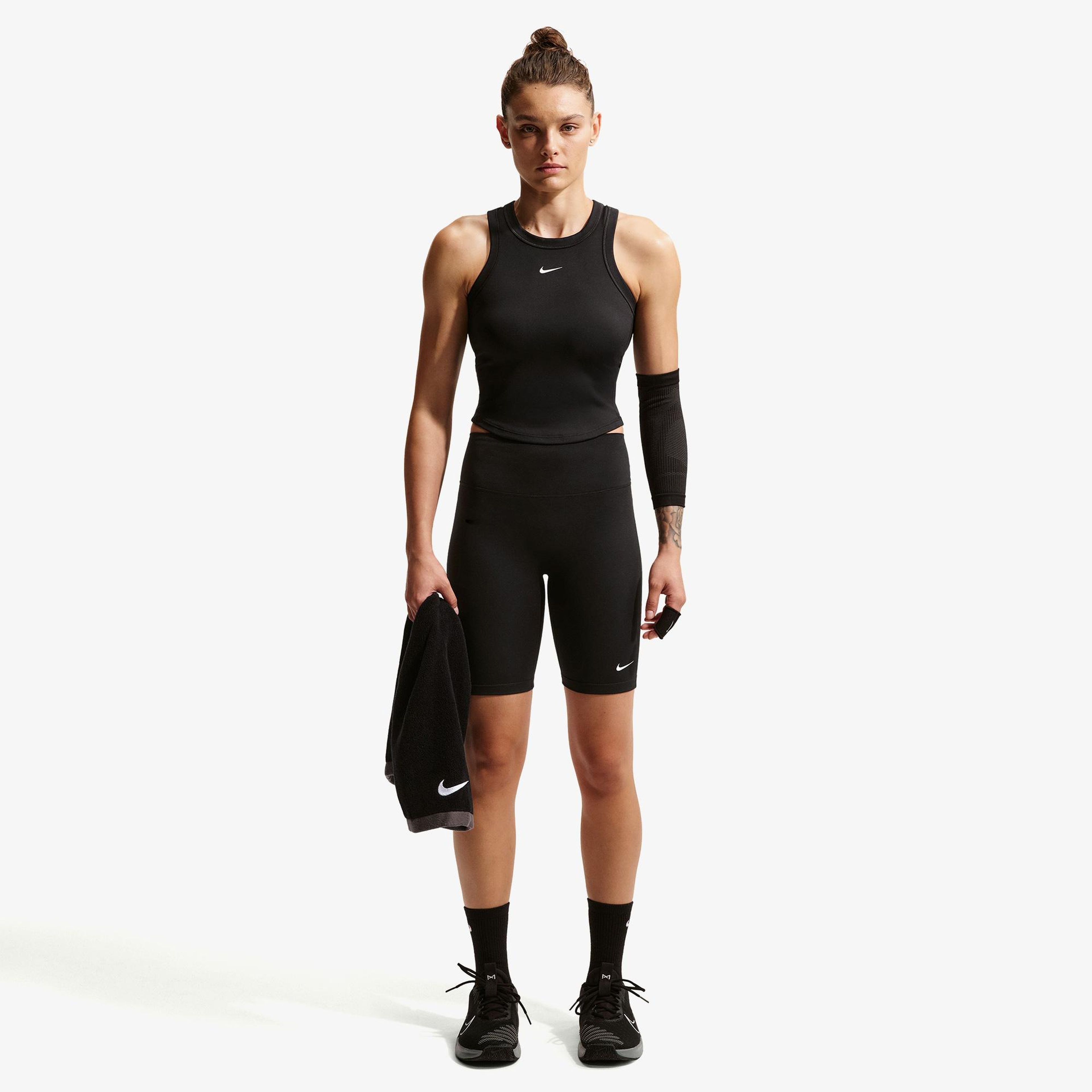 Nike One Fitted Dri-Fit Kadın Siyah Crop T-Shirt