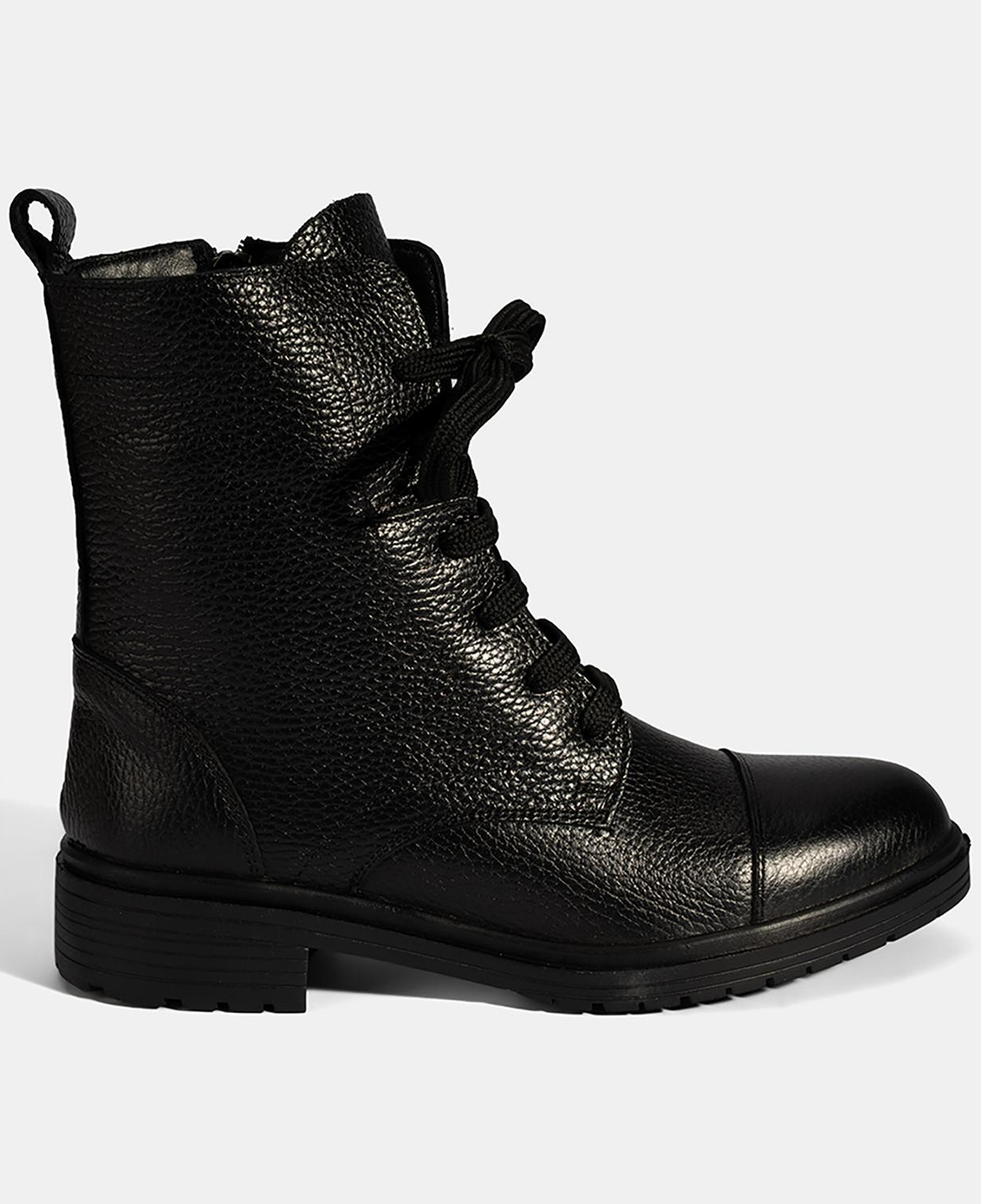 Kadın Siyah Bağcıklı Deri Postal Bot