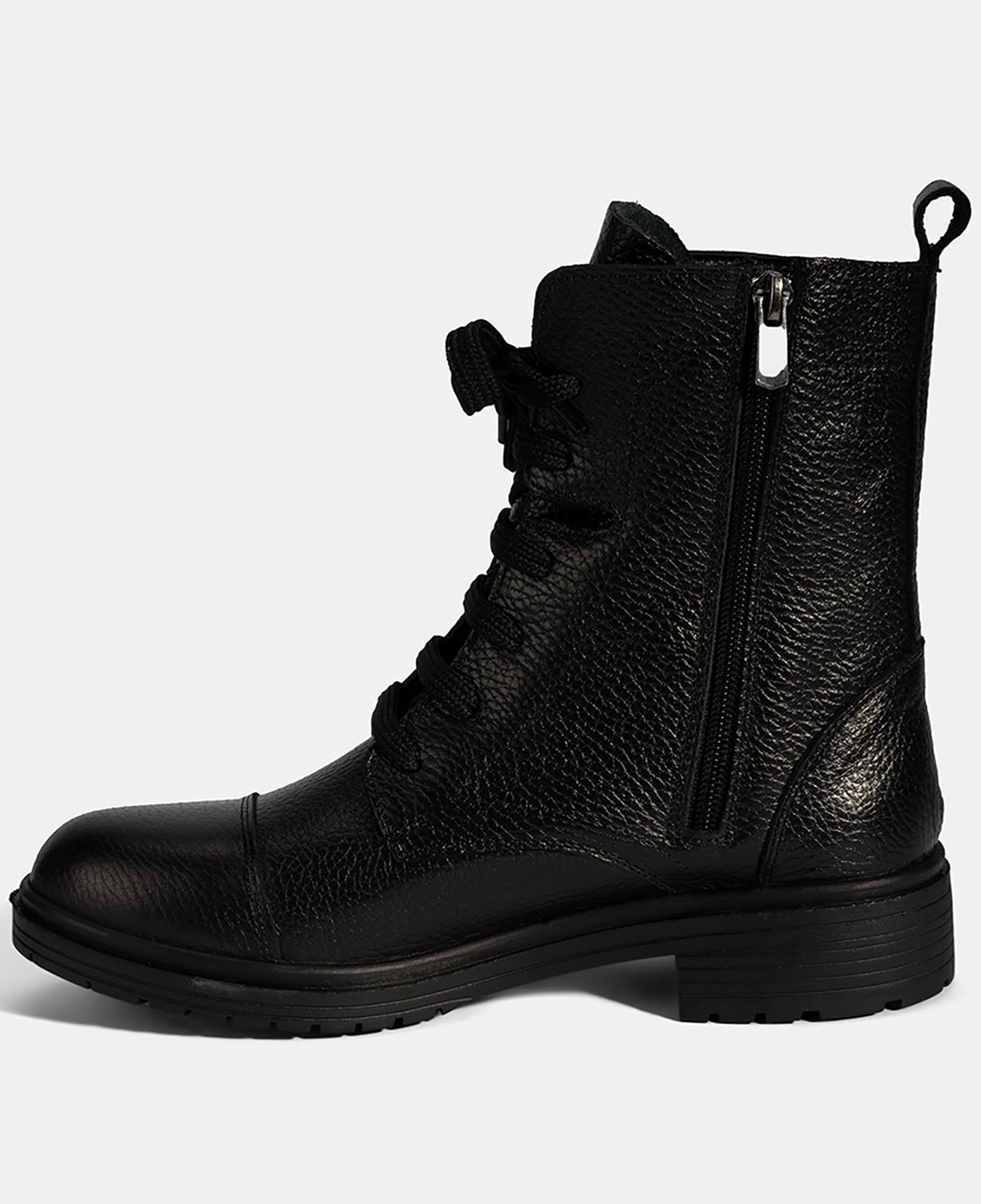 Kadın Siyah Bağcıklı Deri Postal Bot