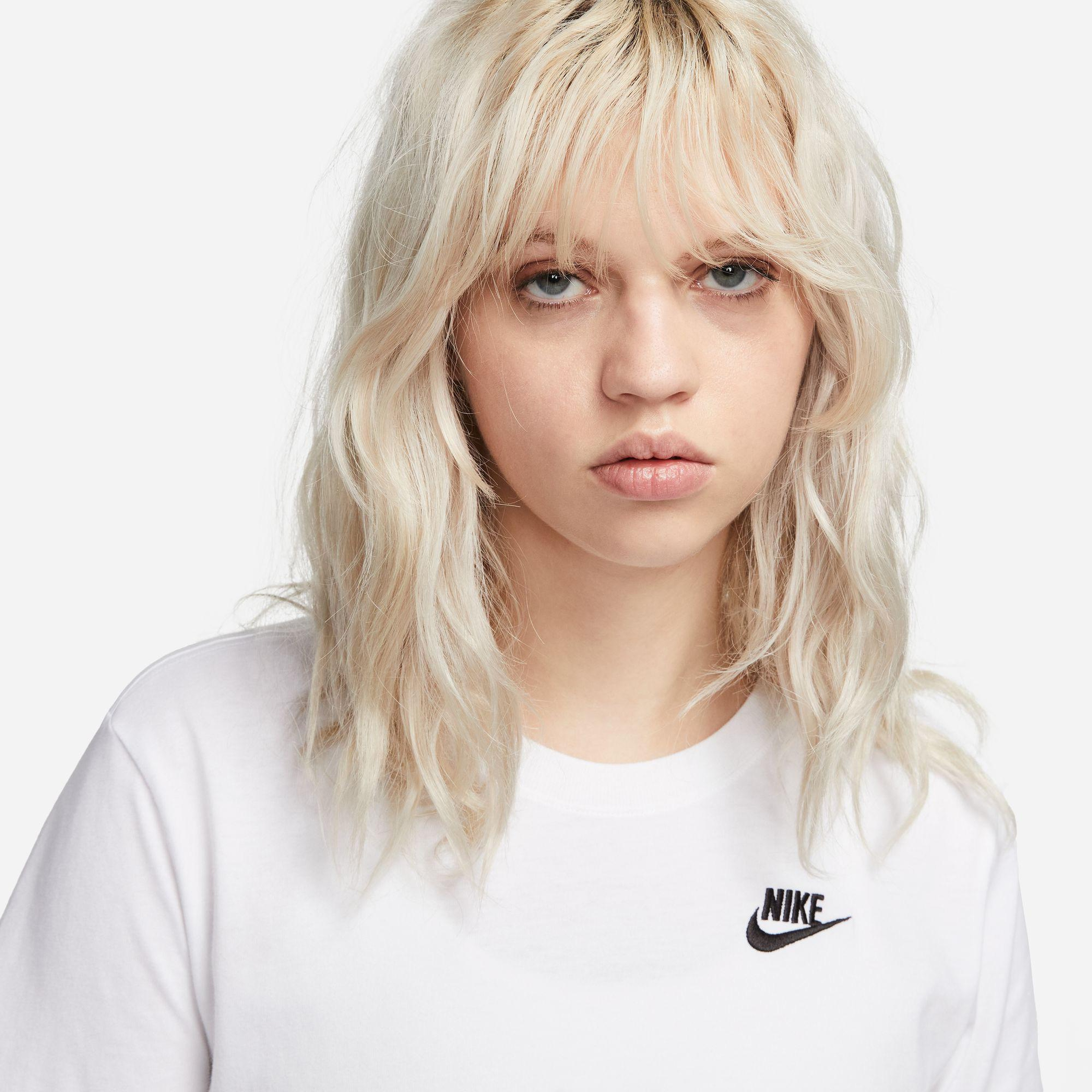 Nike Sportswear Club Kadın Beyaz T-Shirt