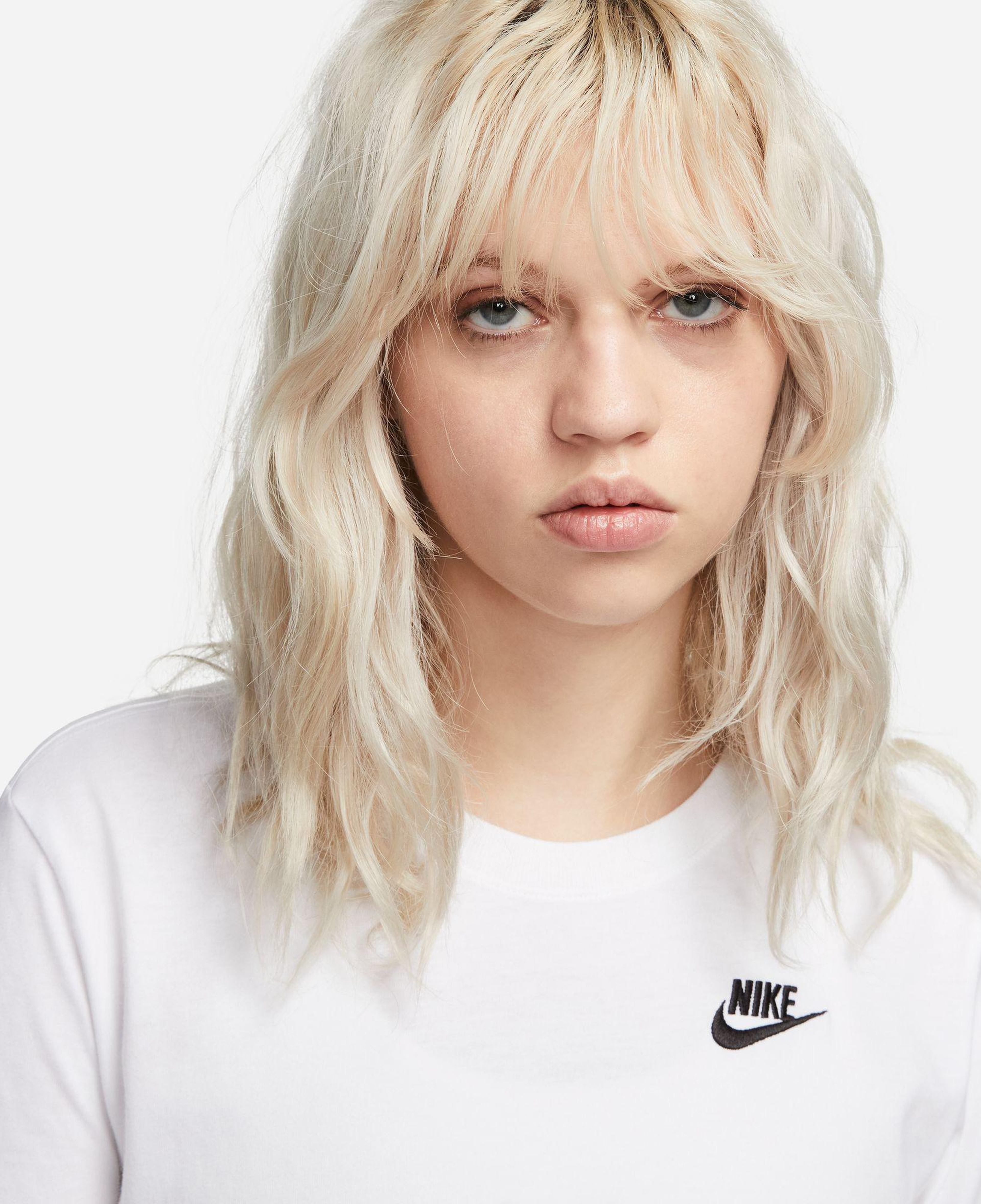 Nike Sportswear Club Kadın Beyaz T-Shirt