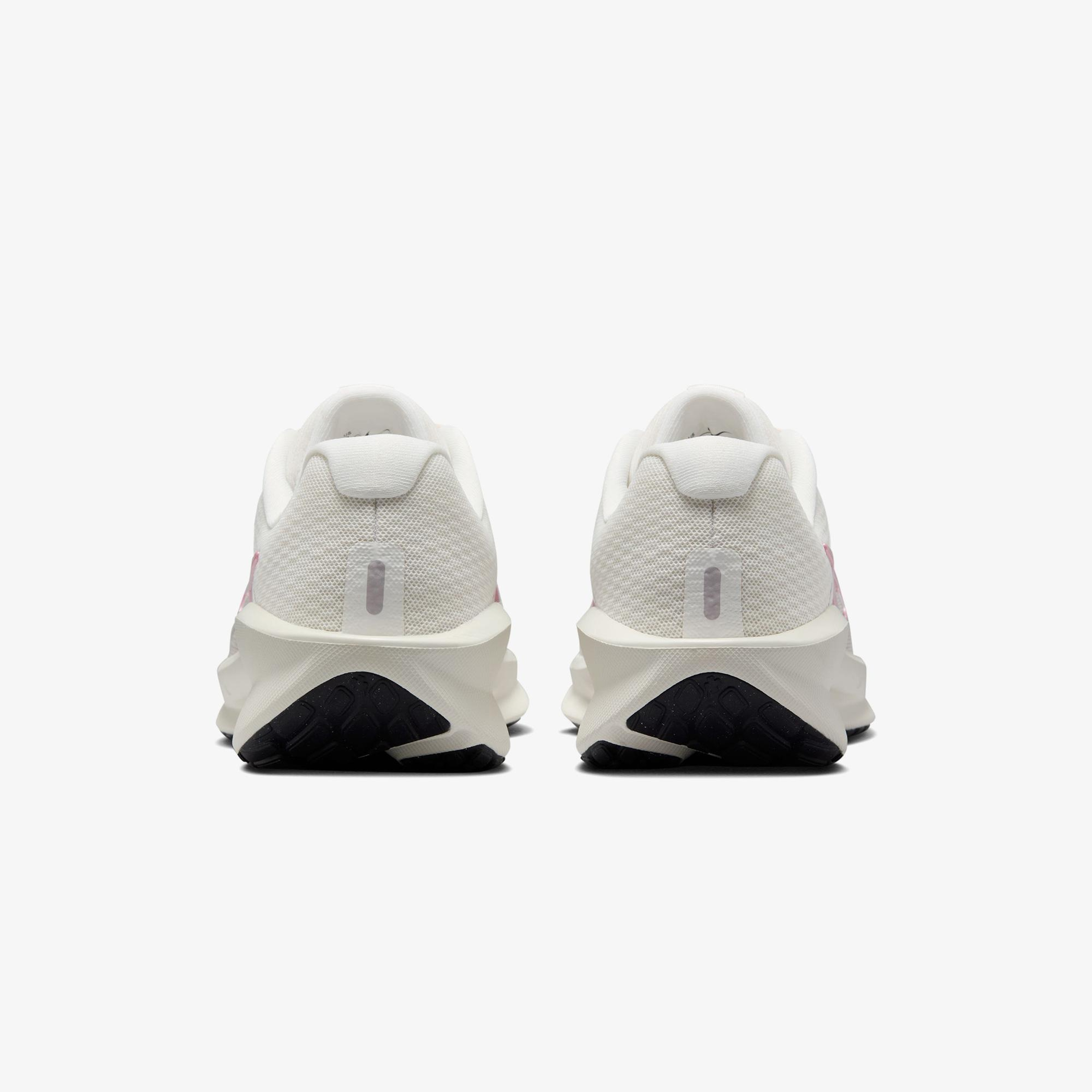 Nike Downshifter 13 Kadın Krem Rengi Koşu Ayakkabısı