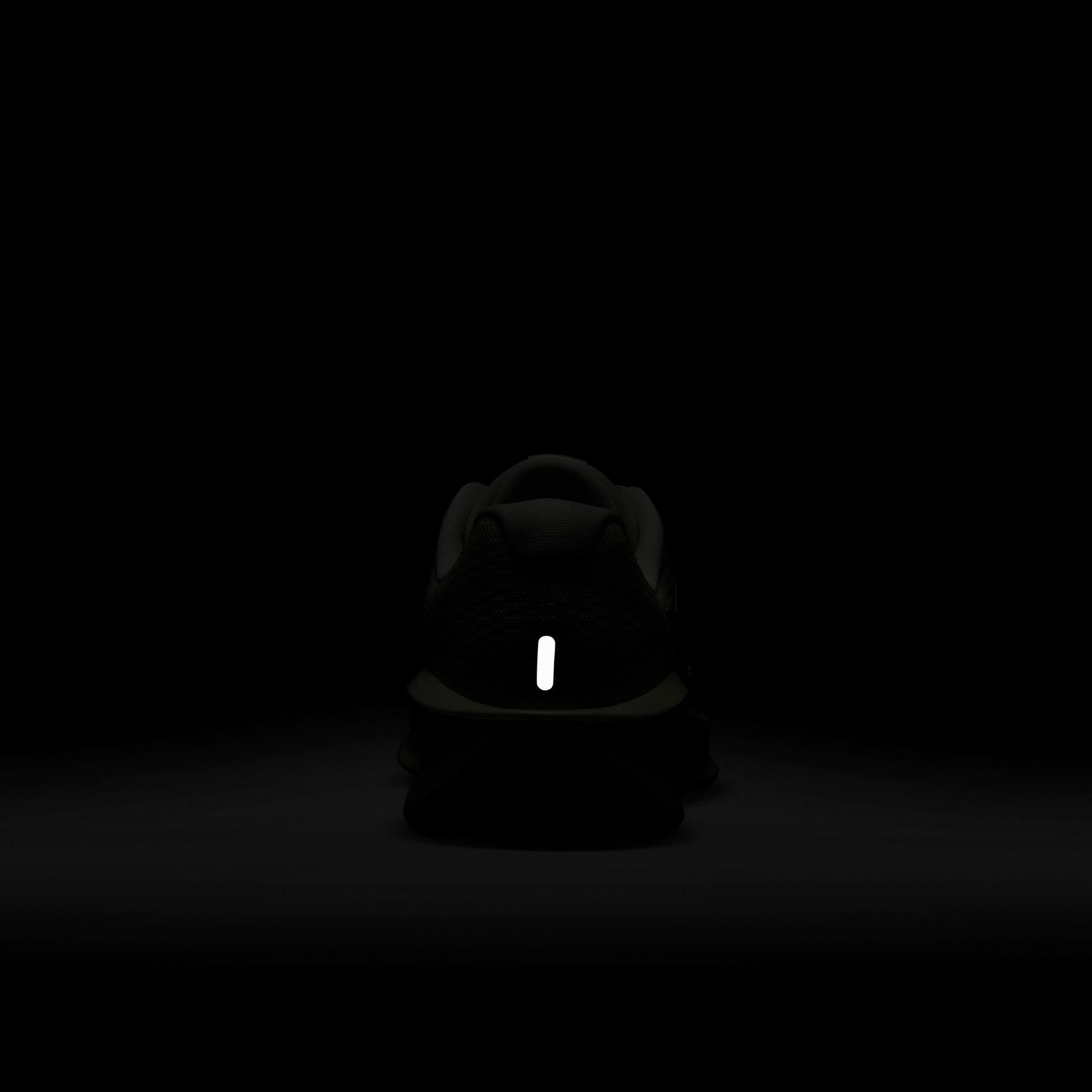 Nike Downshifter 13 Kadın Krem Rengi Koşu Ayakkabısı