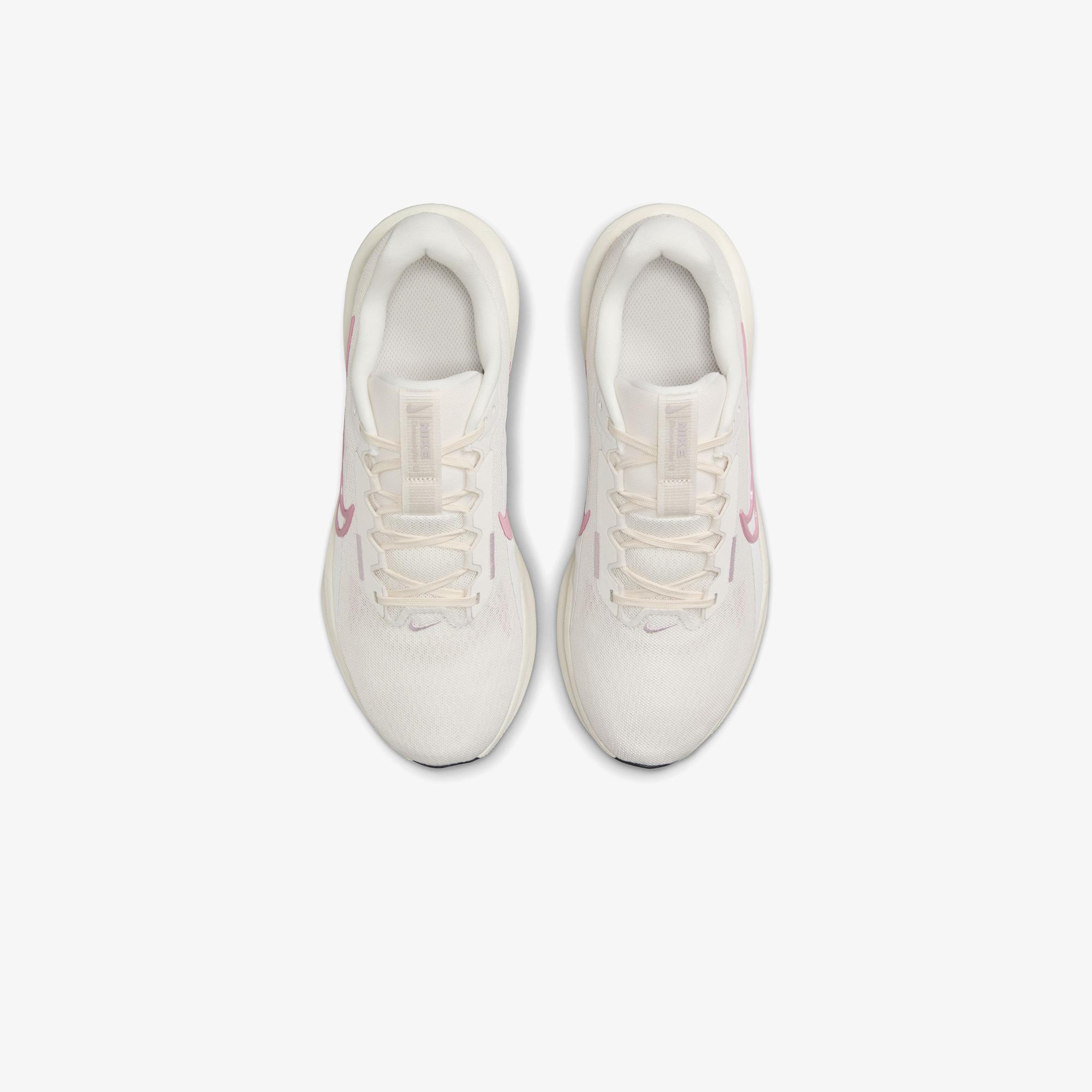 Nike Downshifter 13 Kadın Krem Rengi Koşu Ayakkabısı