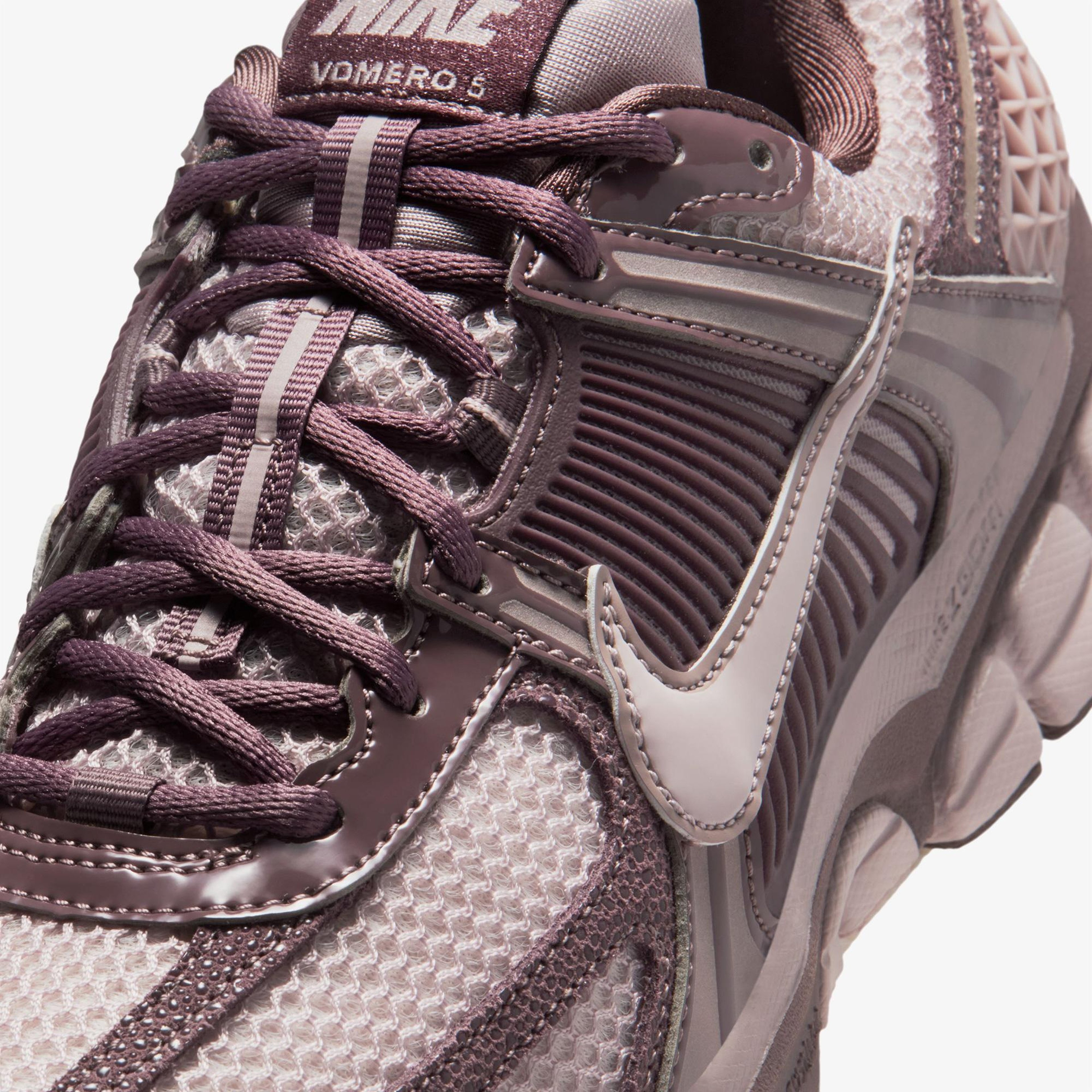 Nike Zoom Vomero 5 Kadın Pembe Spor Ayakkabı