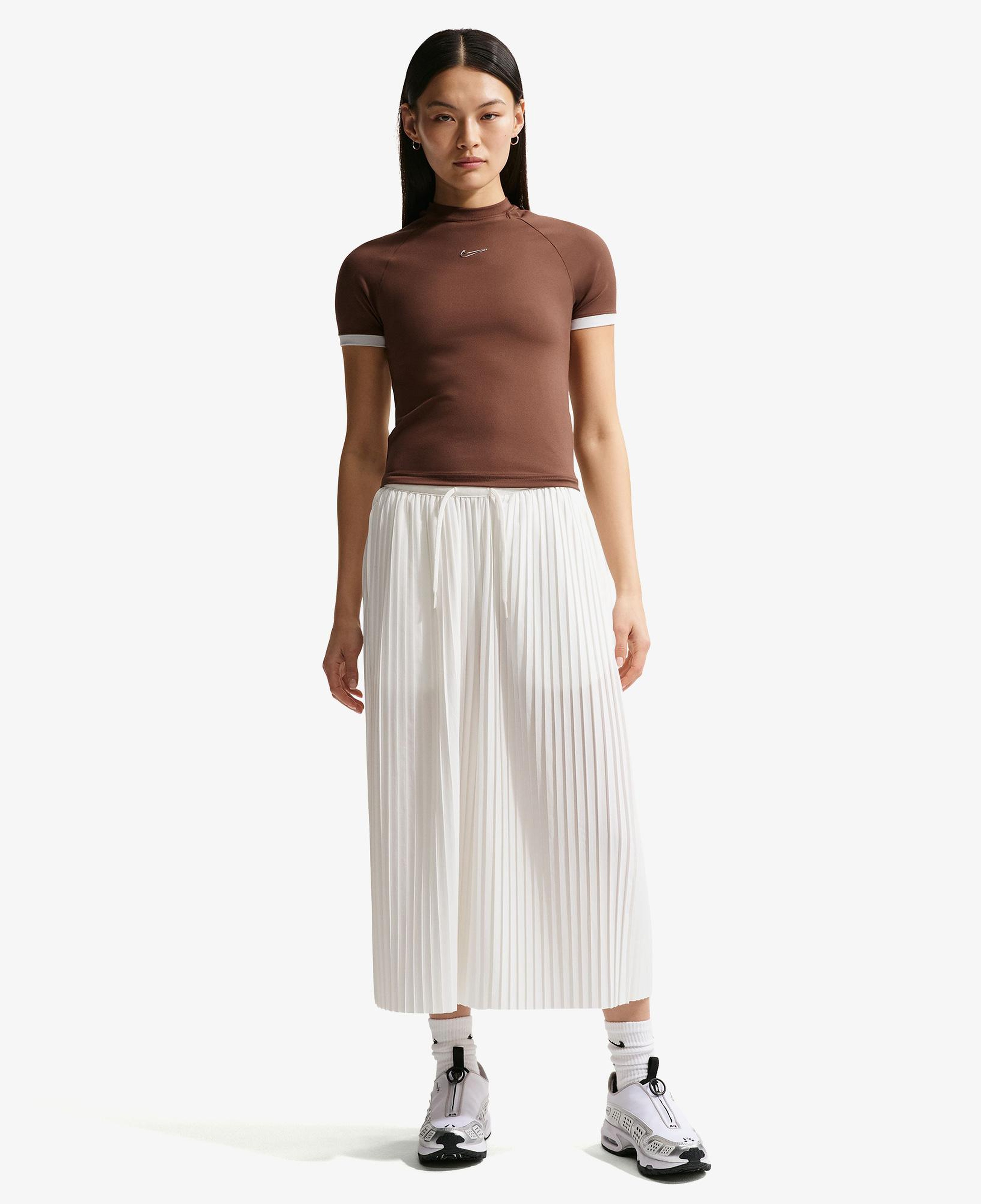 Nike Sportswear Fitted Kadın Kahverengi T-Shirt