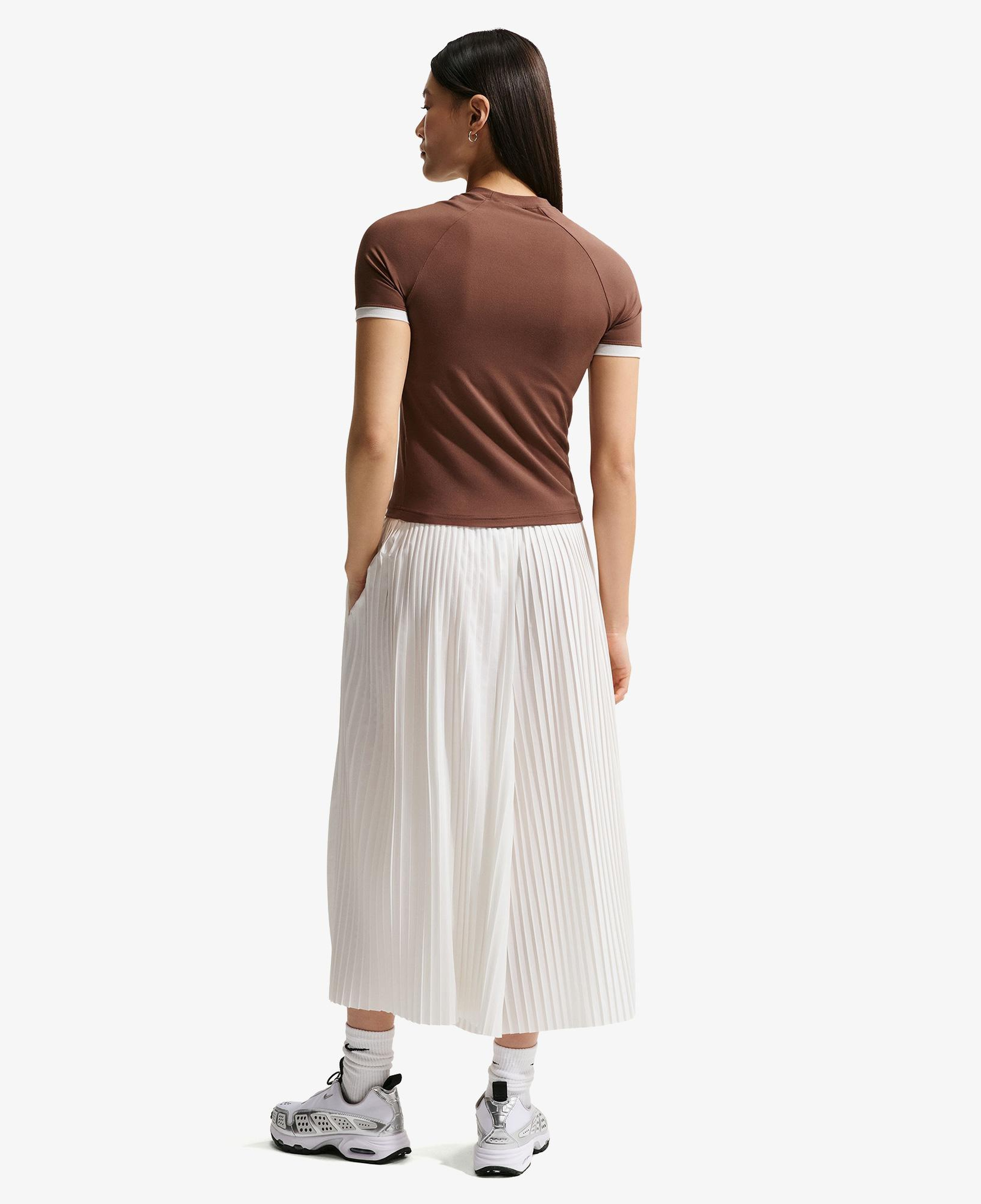 Nike Sportswear Fitted Kadın Kahverengi T-Shirt