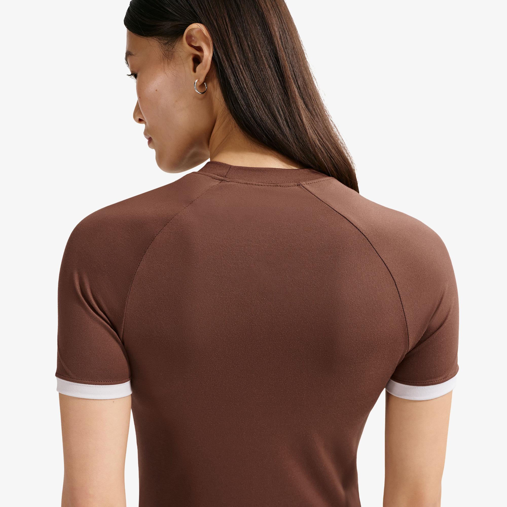 Nike Sportswear Fitted Kadın Kahverengi T-Shirt