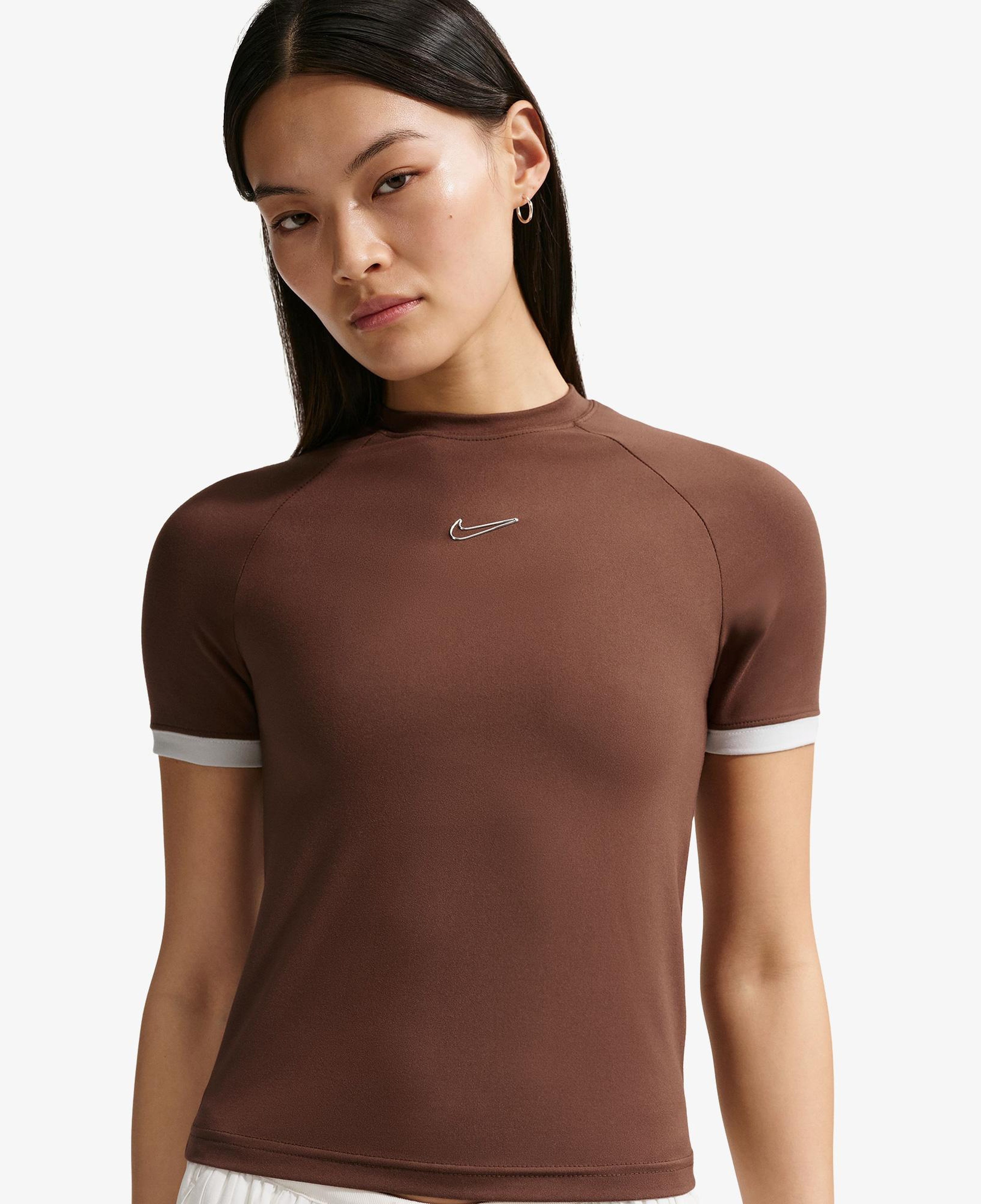 Nike Sportswear Fitted Kadın Kahverengi T-Shirt