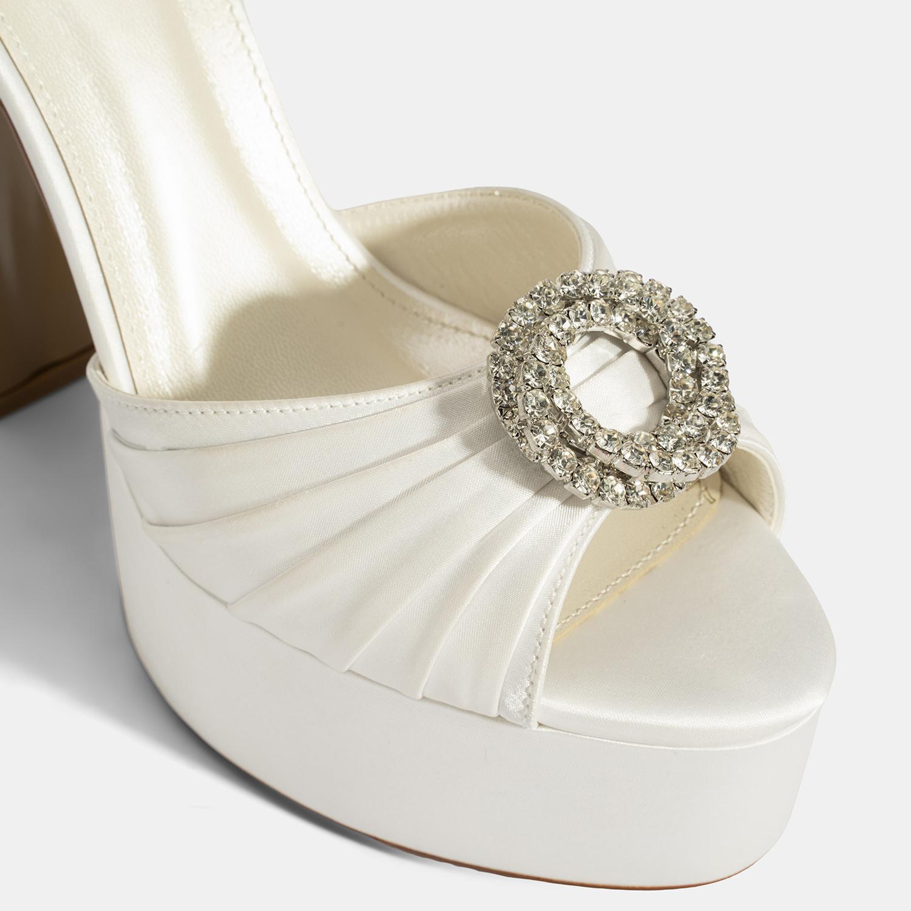 Kadın Beyaz Ayarlanabilir Tokalı Taşlı Topuklu Gelin Ayakkabısı