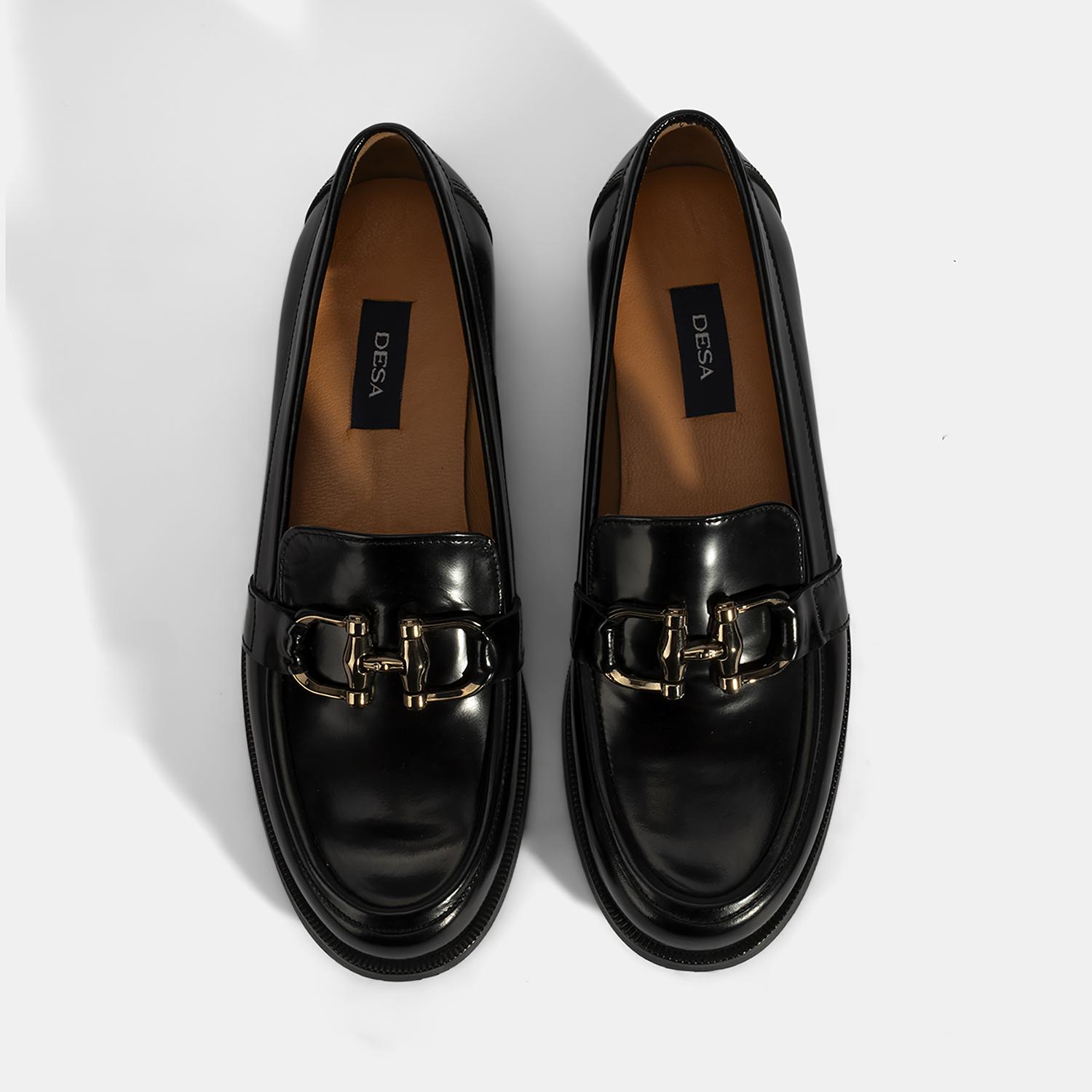 Kadın Siyah Metal Toka Detaylı Deri Loafer