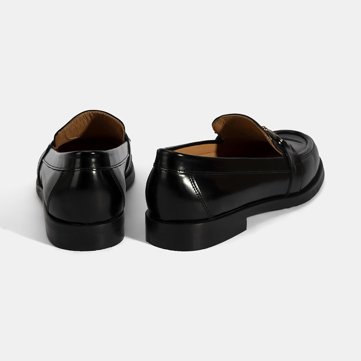 Kadın Siyah Metal Toka Detaylı Deri Loafer