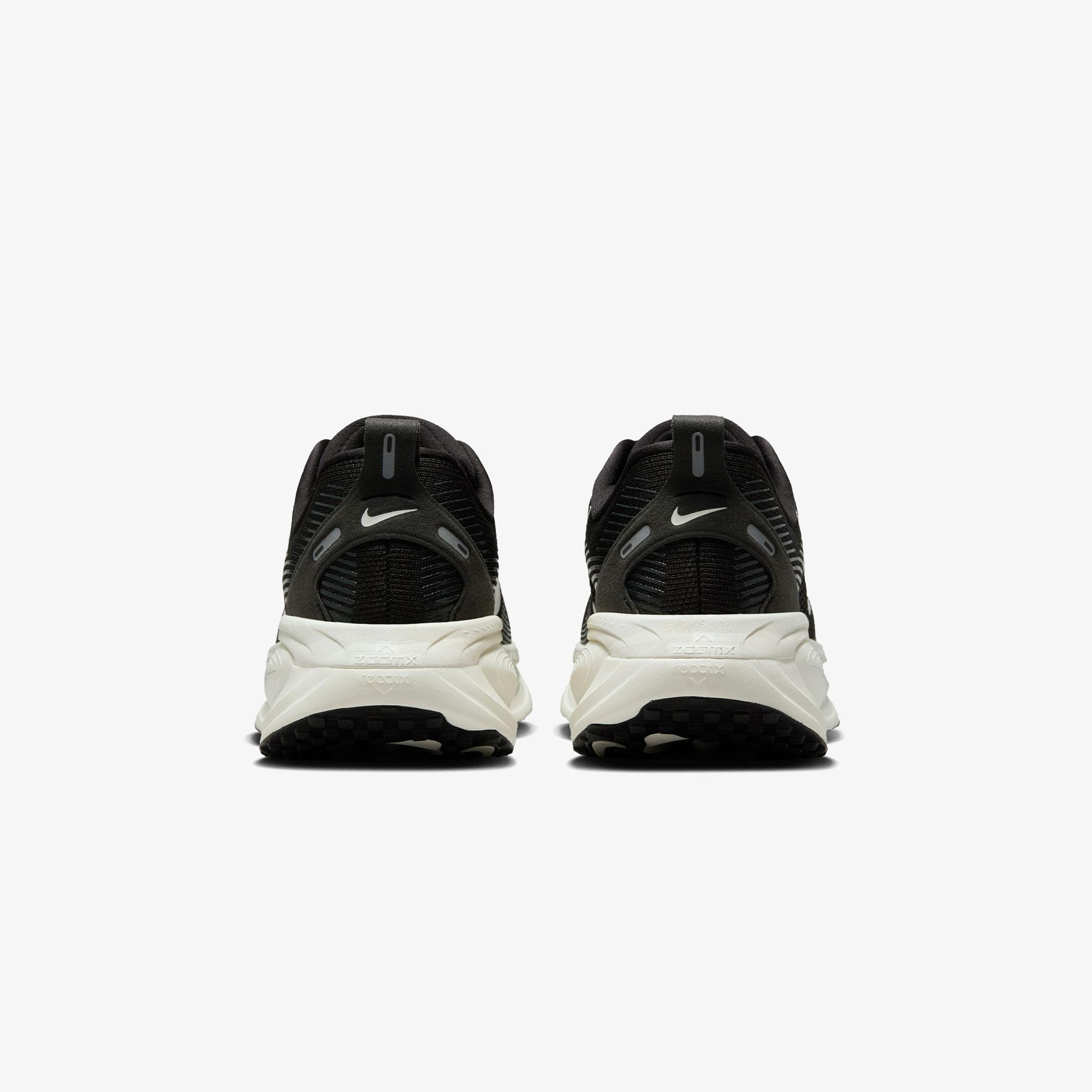 Nike Vomero 18 Kadın Siyah Koşu Ayakkabısı