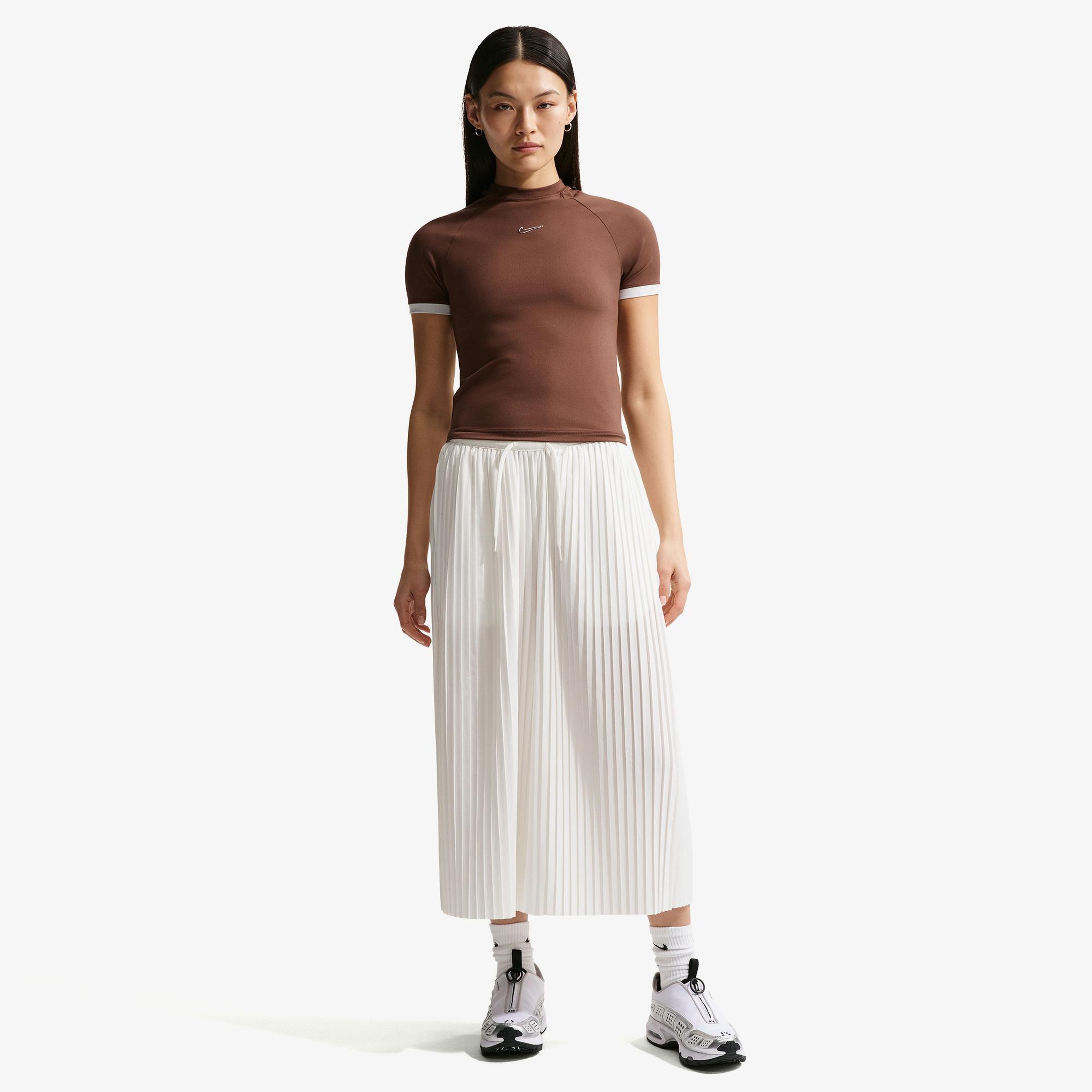 Nike Sportswear Fitted Kadın Kahverengi T-Shirt