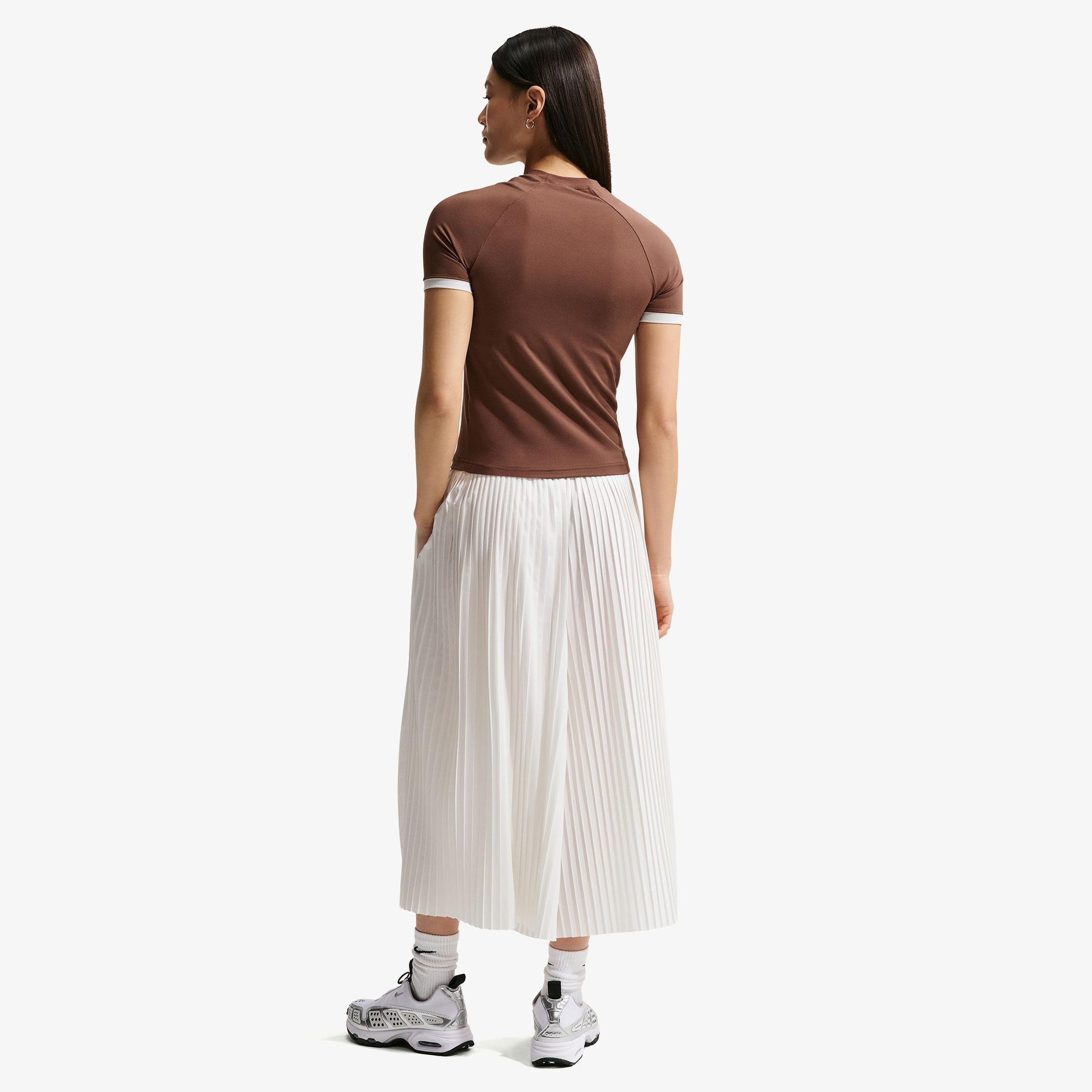 Nike Sportswear Fitted Kadın Kahverengi T-Shirt