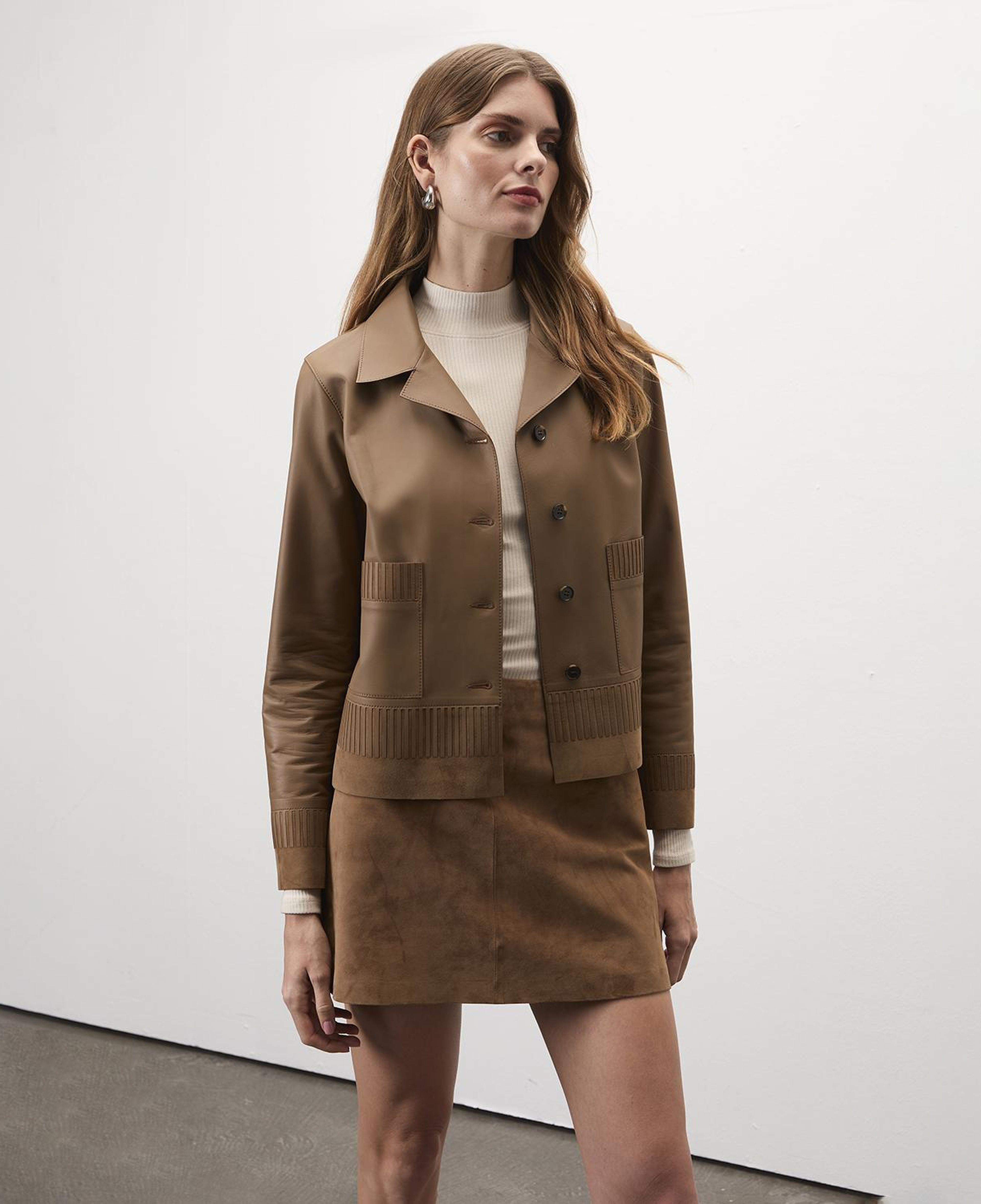 Kadın Açık Kahve Kısa Gömlek Yaka Deri Ceket