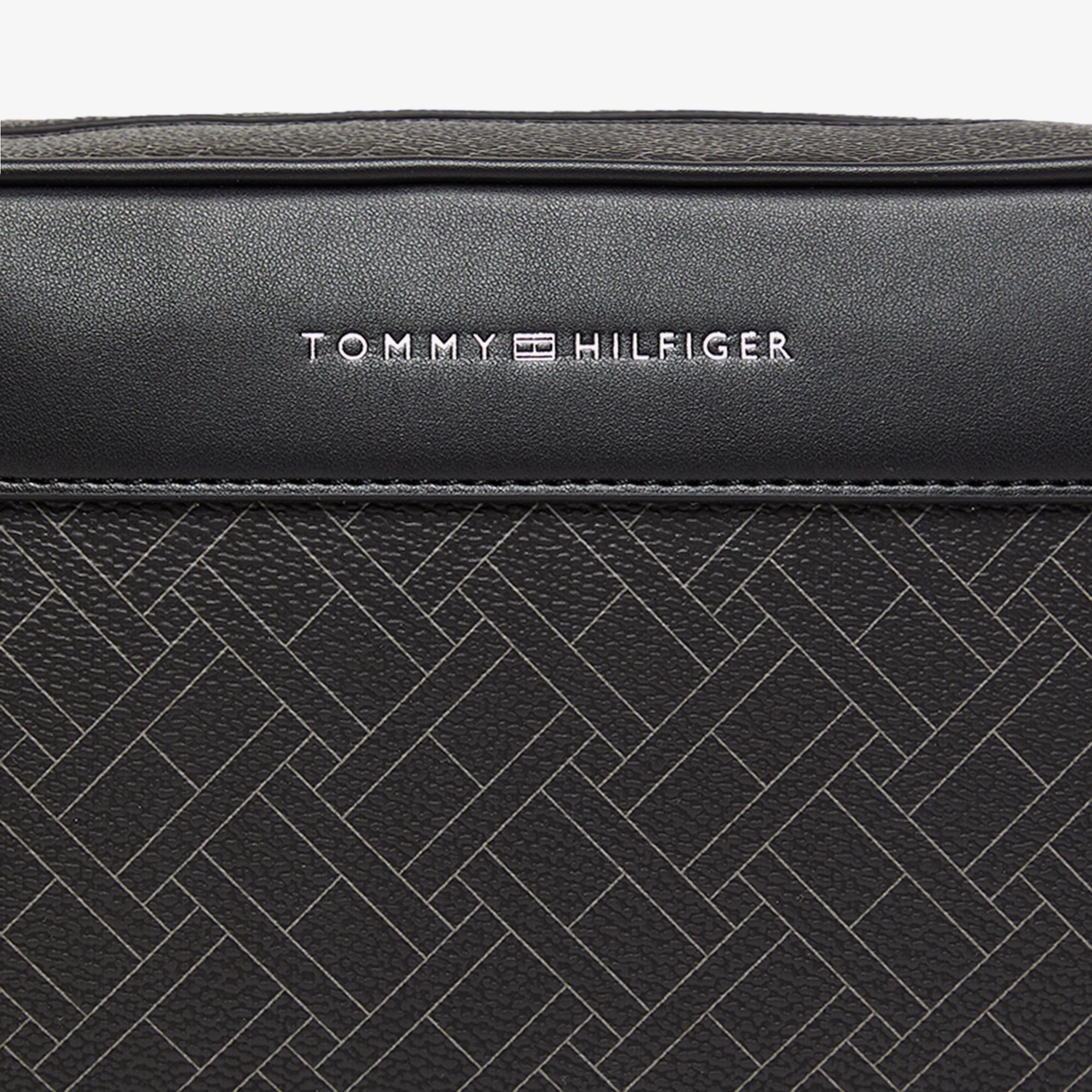 Tommy Hilfiger Flag Monogram Erkek Siyah Sırt Çantası