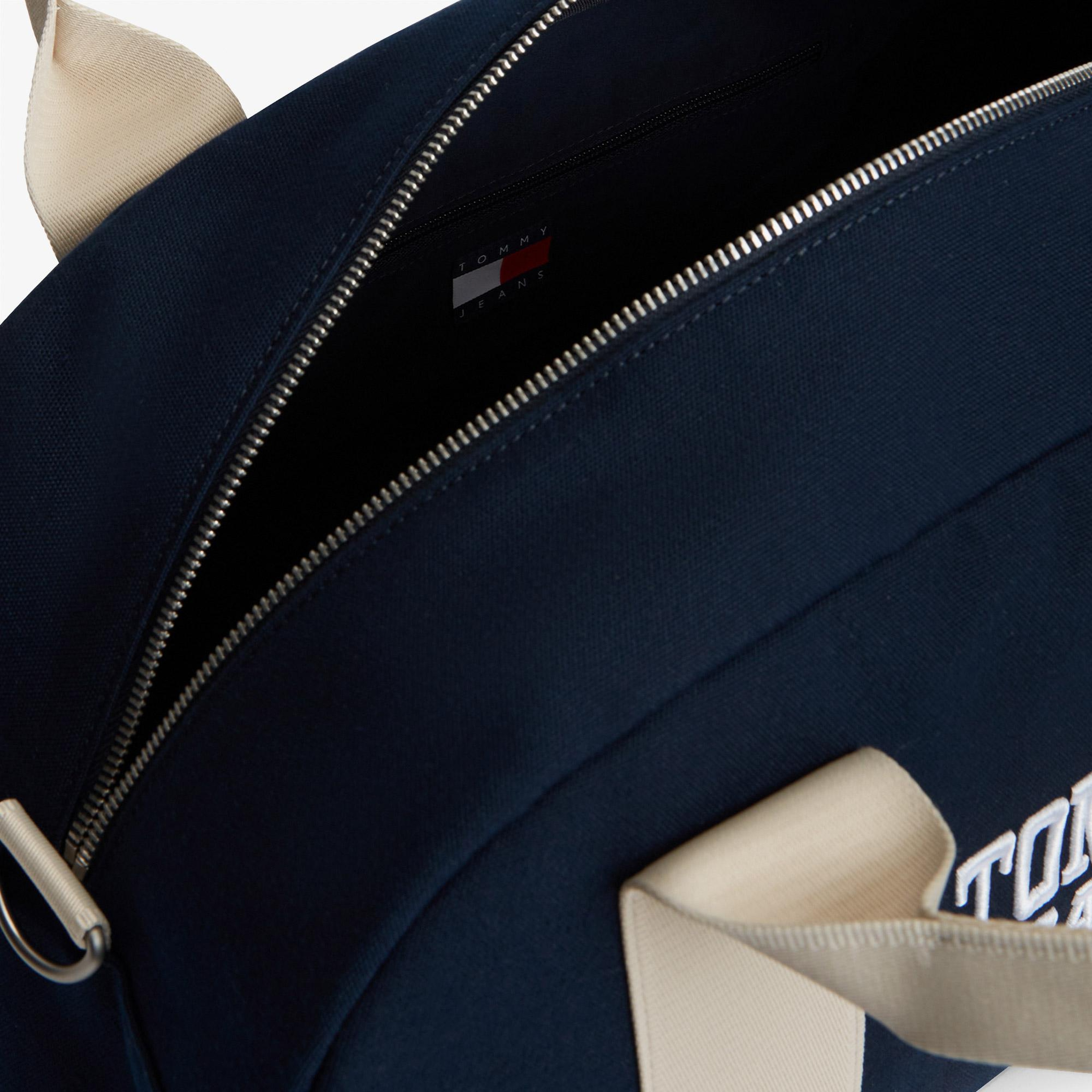 Tommy Hilfiger Bold Varsity Erkek Lacivert Spor Çantası