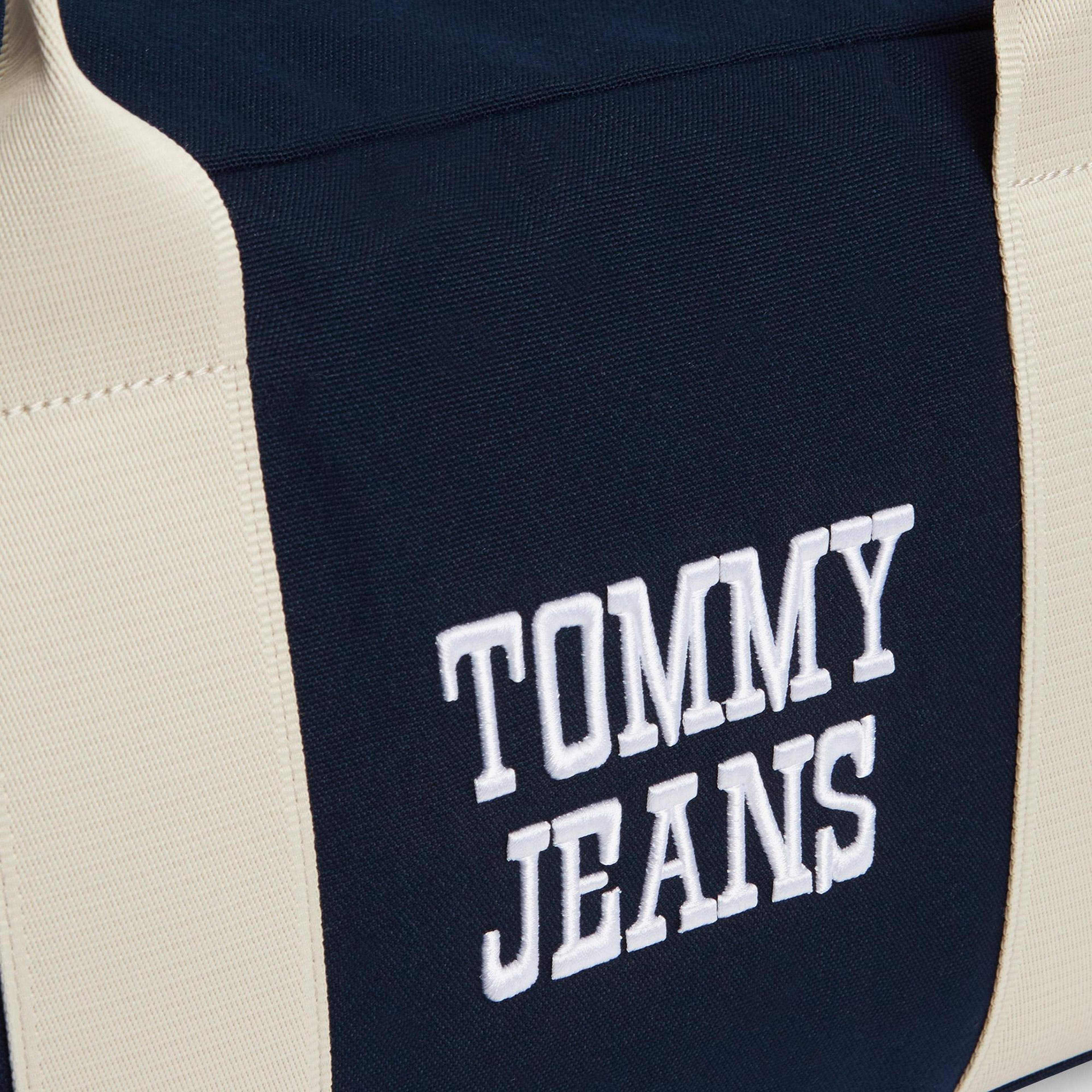 Tommy Hilfiger Bold Varsity Erkek Lacivert Spor Çantası