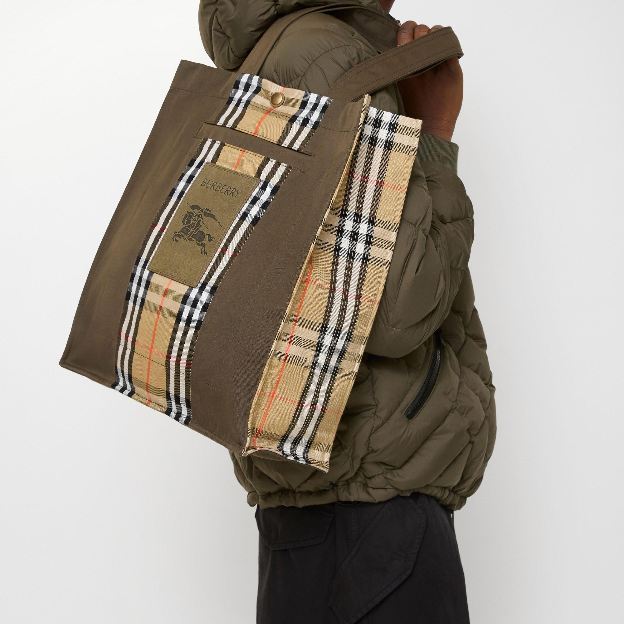 Burberry Check Trench Tote Erkek Haki Omuz Çantası