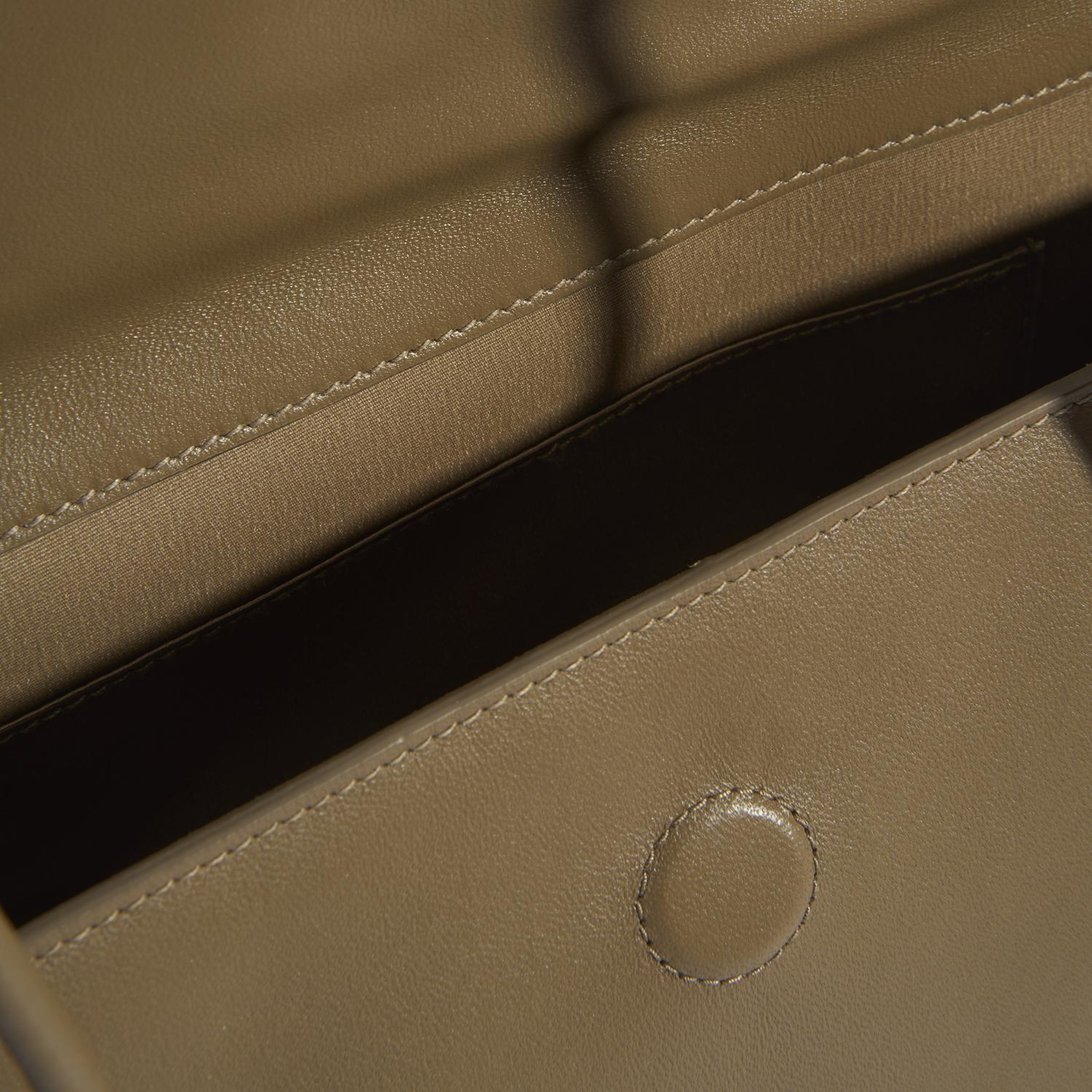 Kadın Kahve Yaprak Detaylı Deri Omuz Çantası