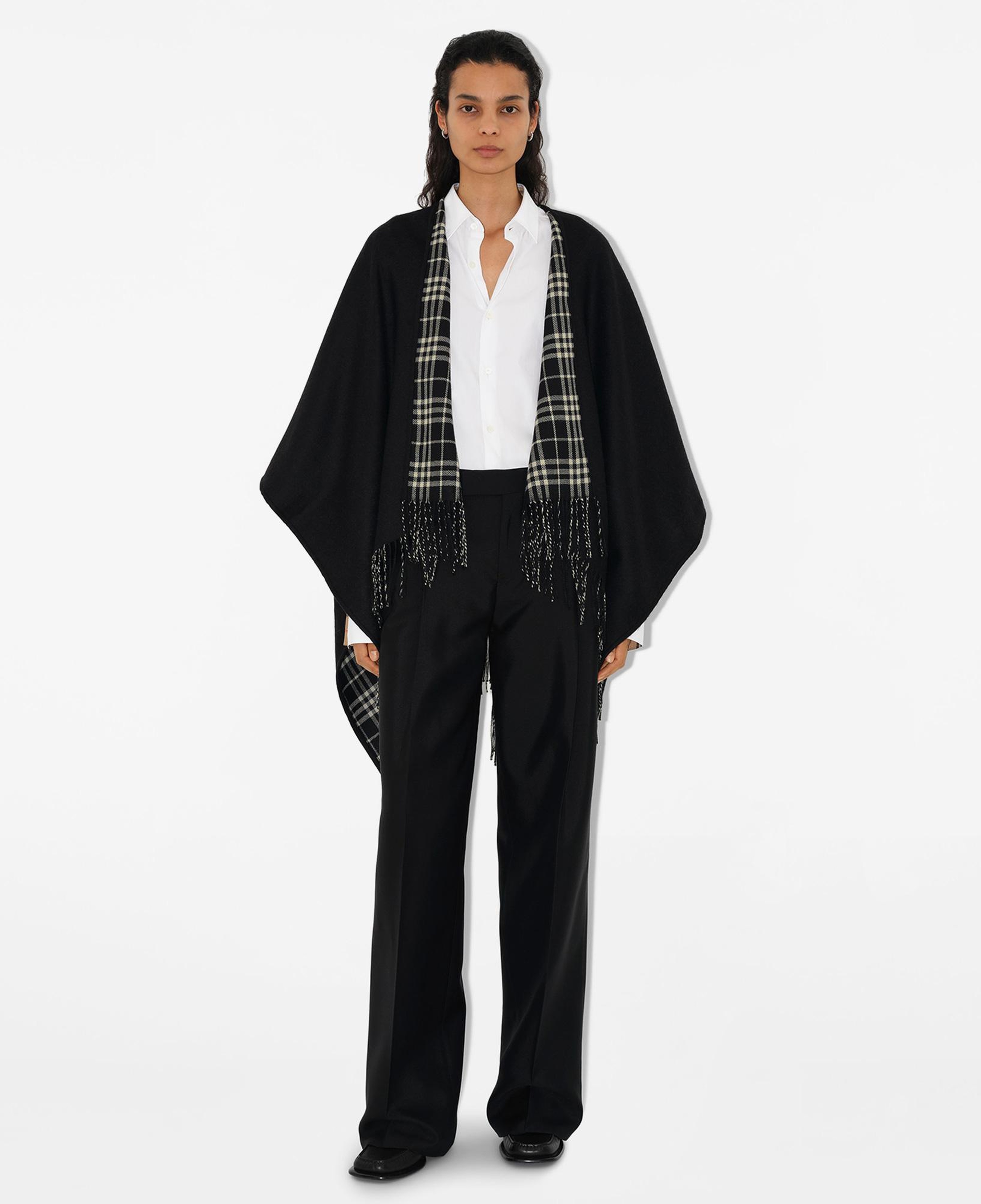 Burberry Reversible Check Yün Kadın Siyah Panço