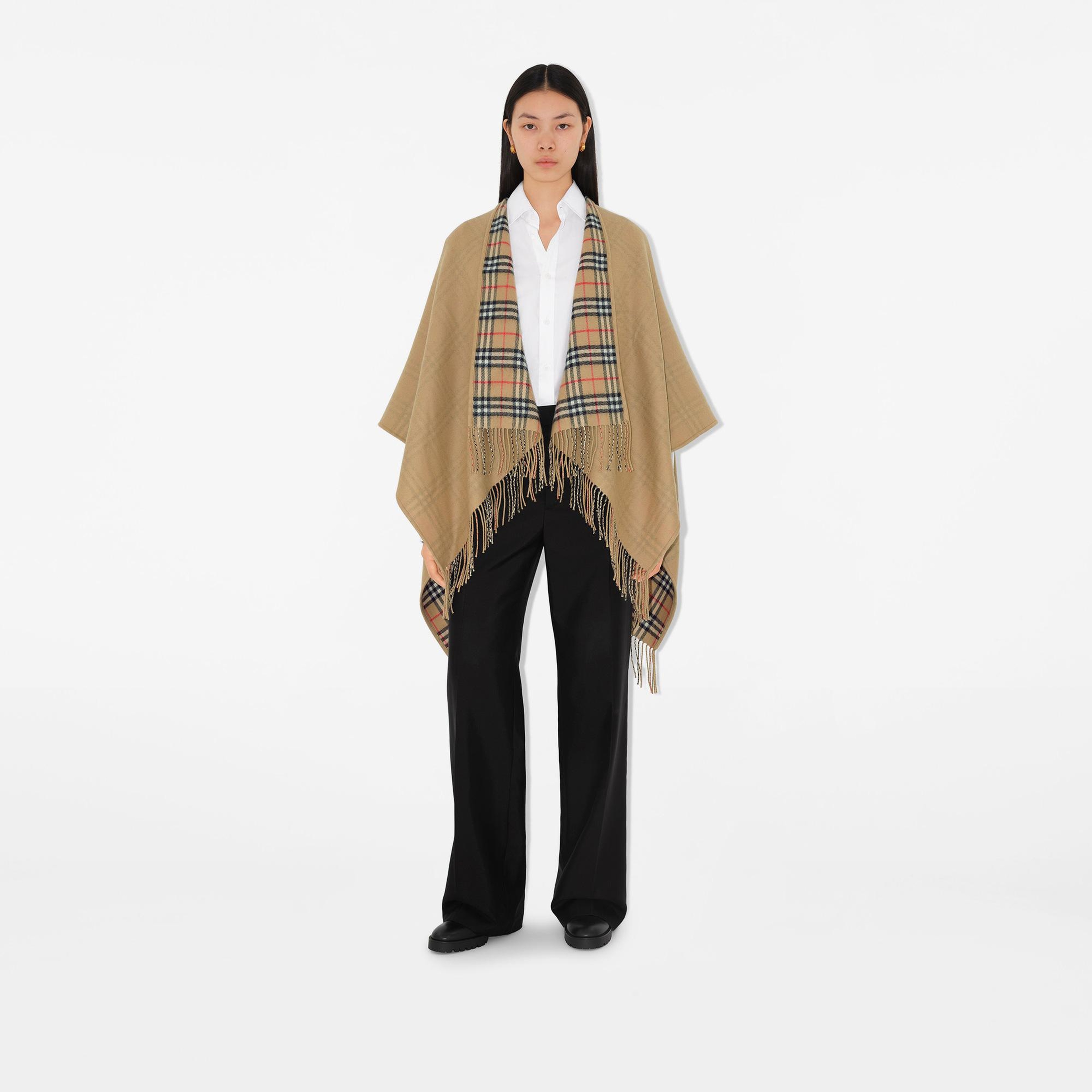 Burberry Reversible Check Yün Kadın Bej Panço