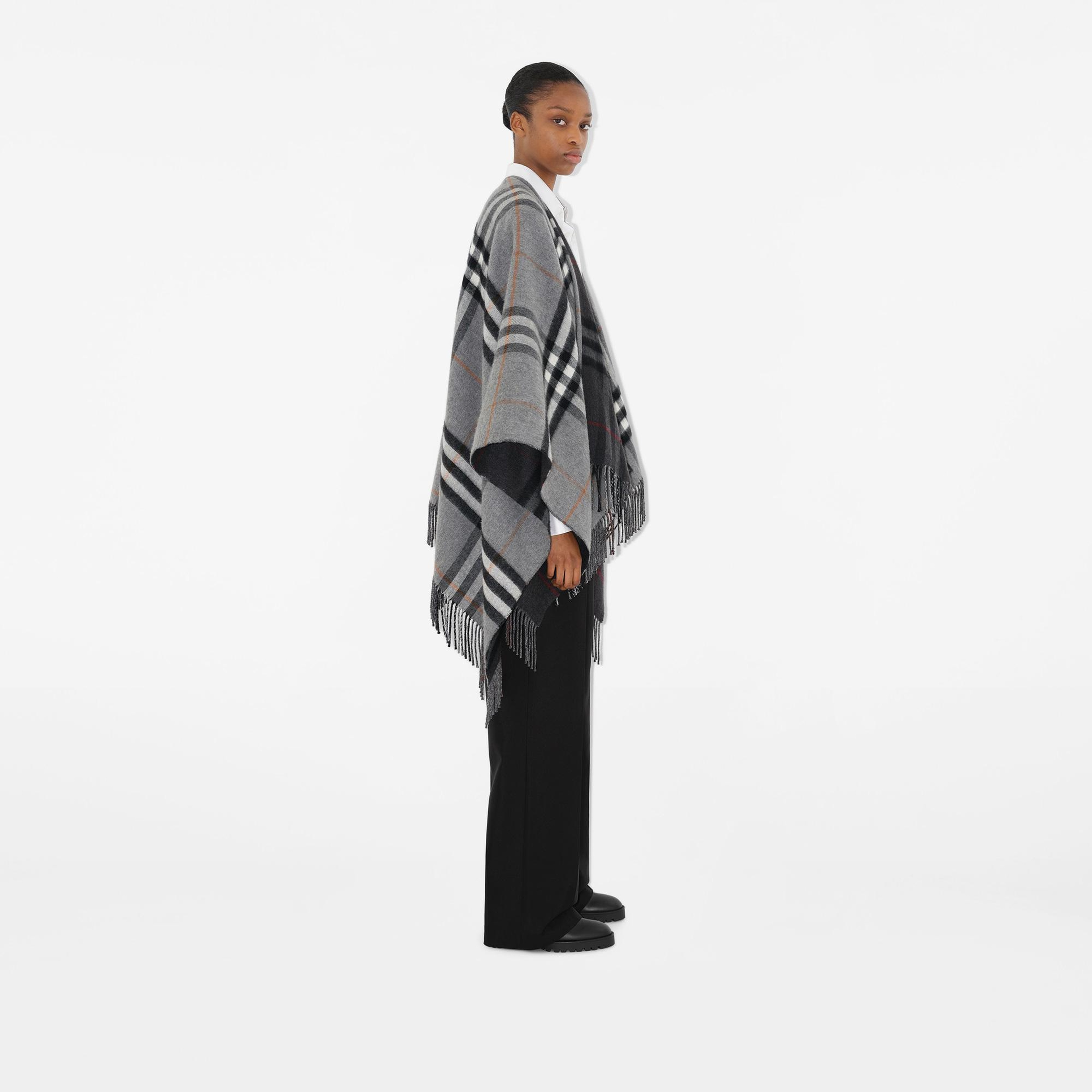 Burberry Contrast Check Yün Kaşmir Jacquard Kadın Gri Panço