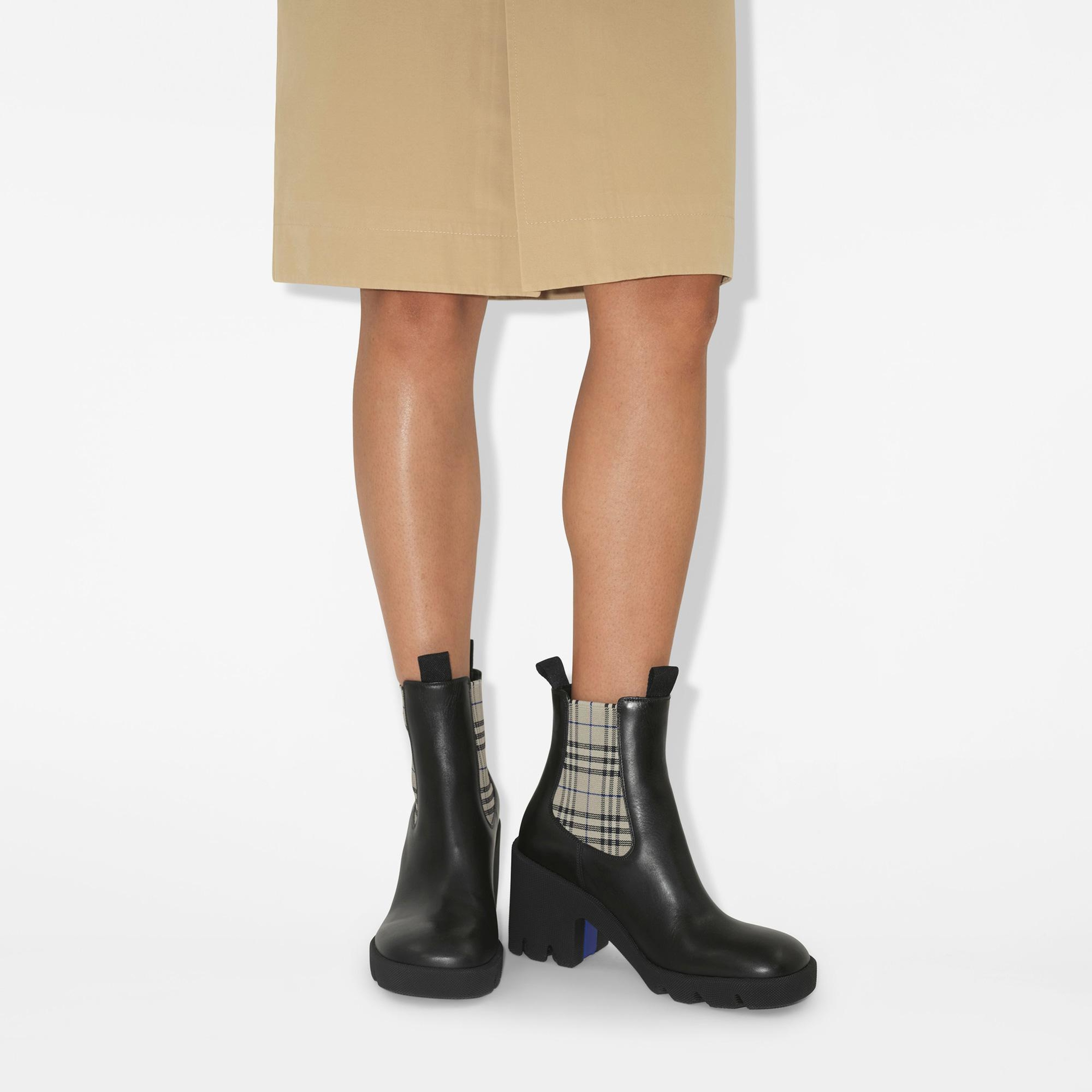Burberry Leather Stride Chelsea Kadın Siyah Bot