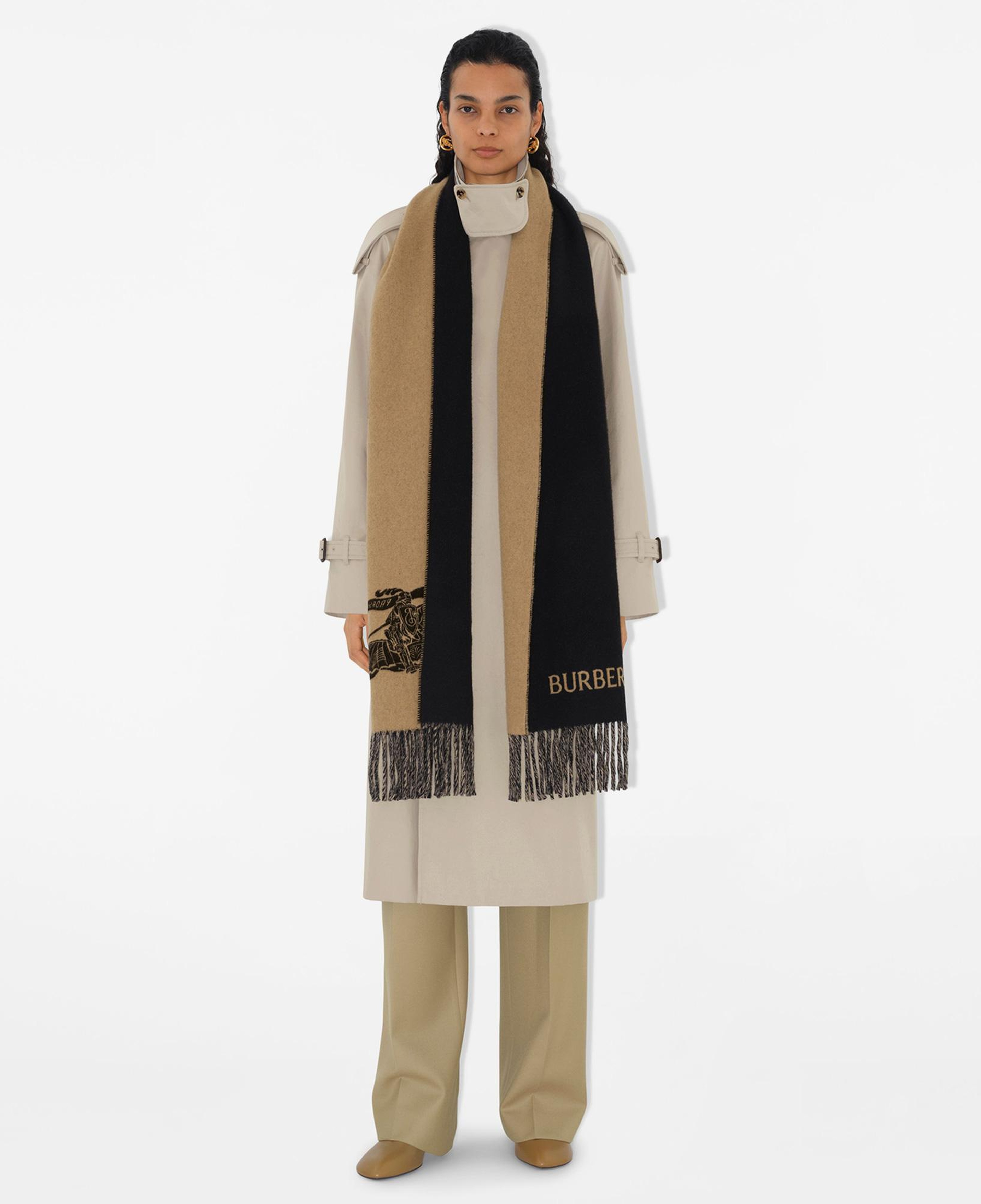 Burberry Knight Reversible Cashmere Kadın Siyah Atkı