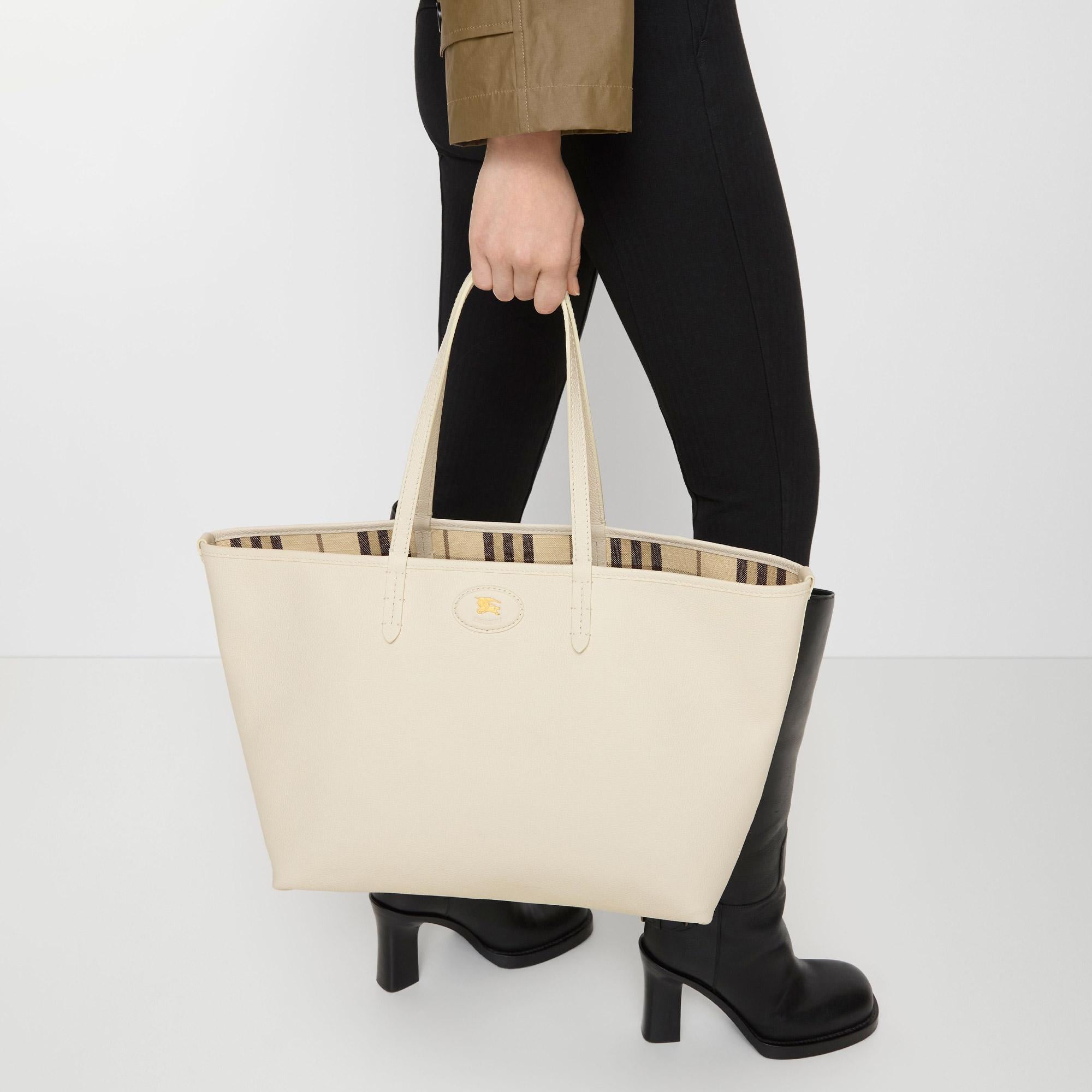 Burberry Reversıble Tote Kadın Bej Omuz Çantası