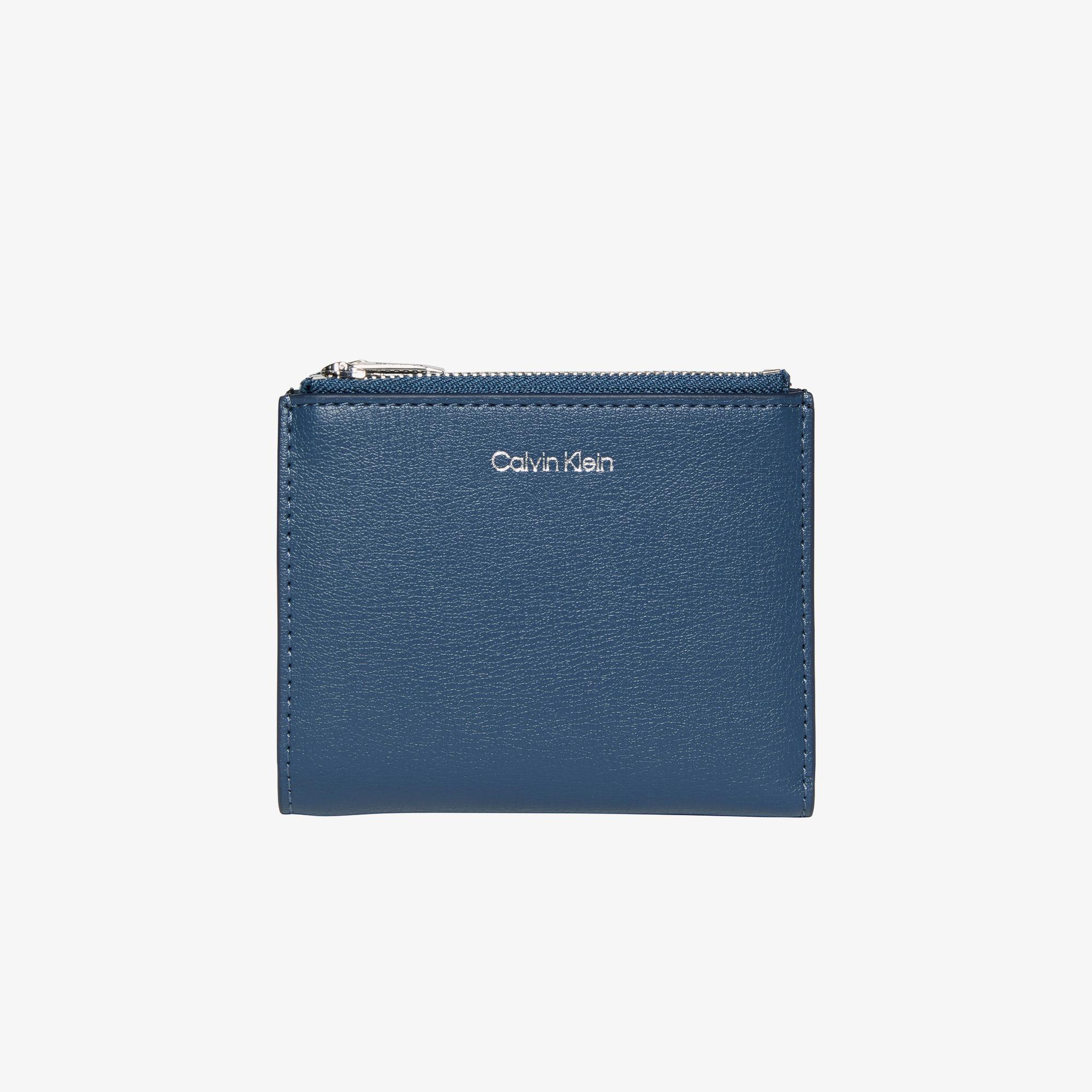 Calvin Klein Foil Logo Kadın Mavi Kartlık
