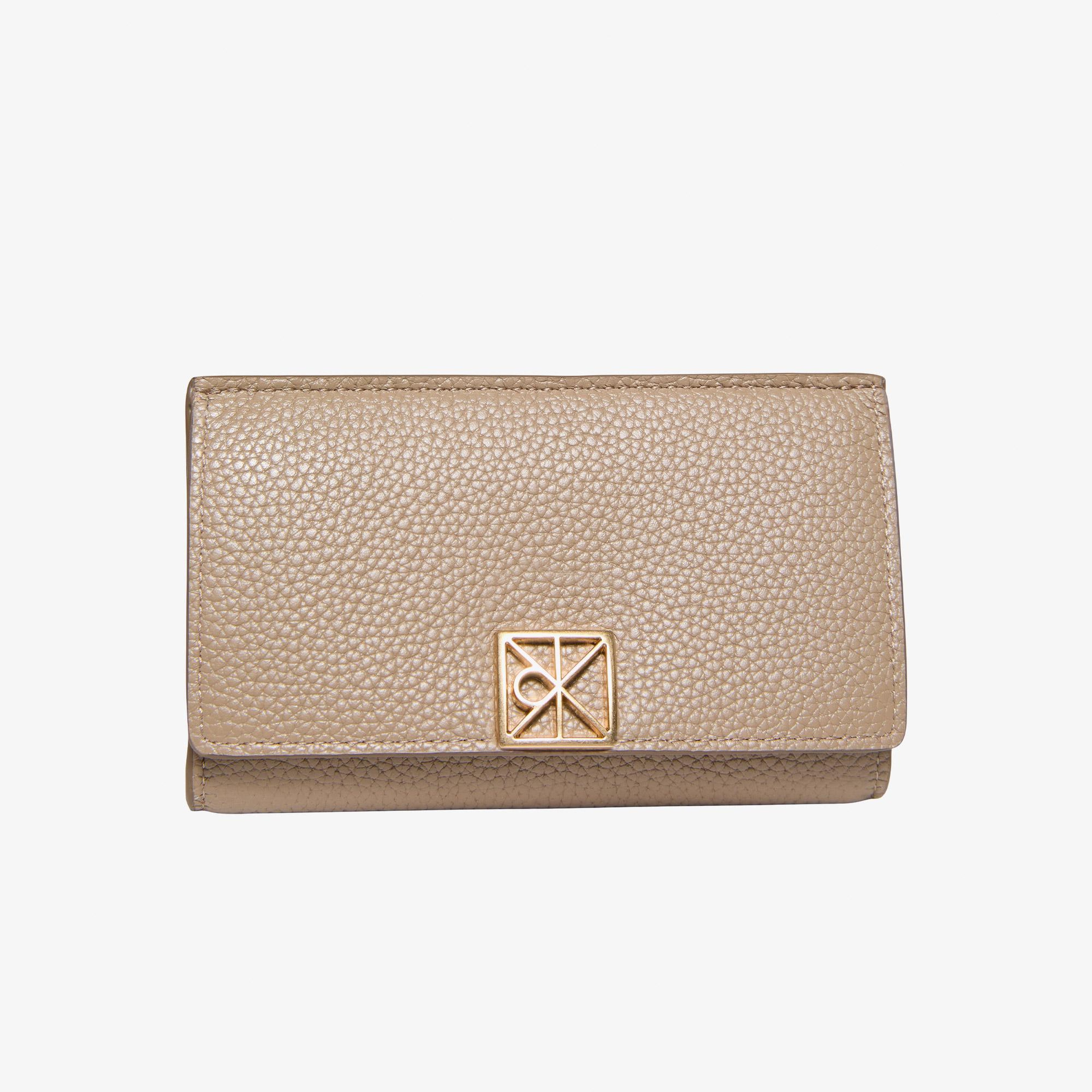 Calvin Klein Emblem Pebble Snap Kadın Kahverengi Kartlık