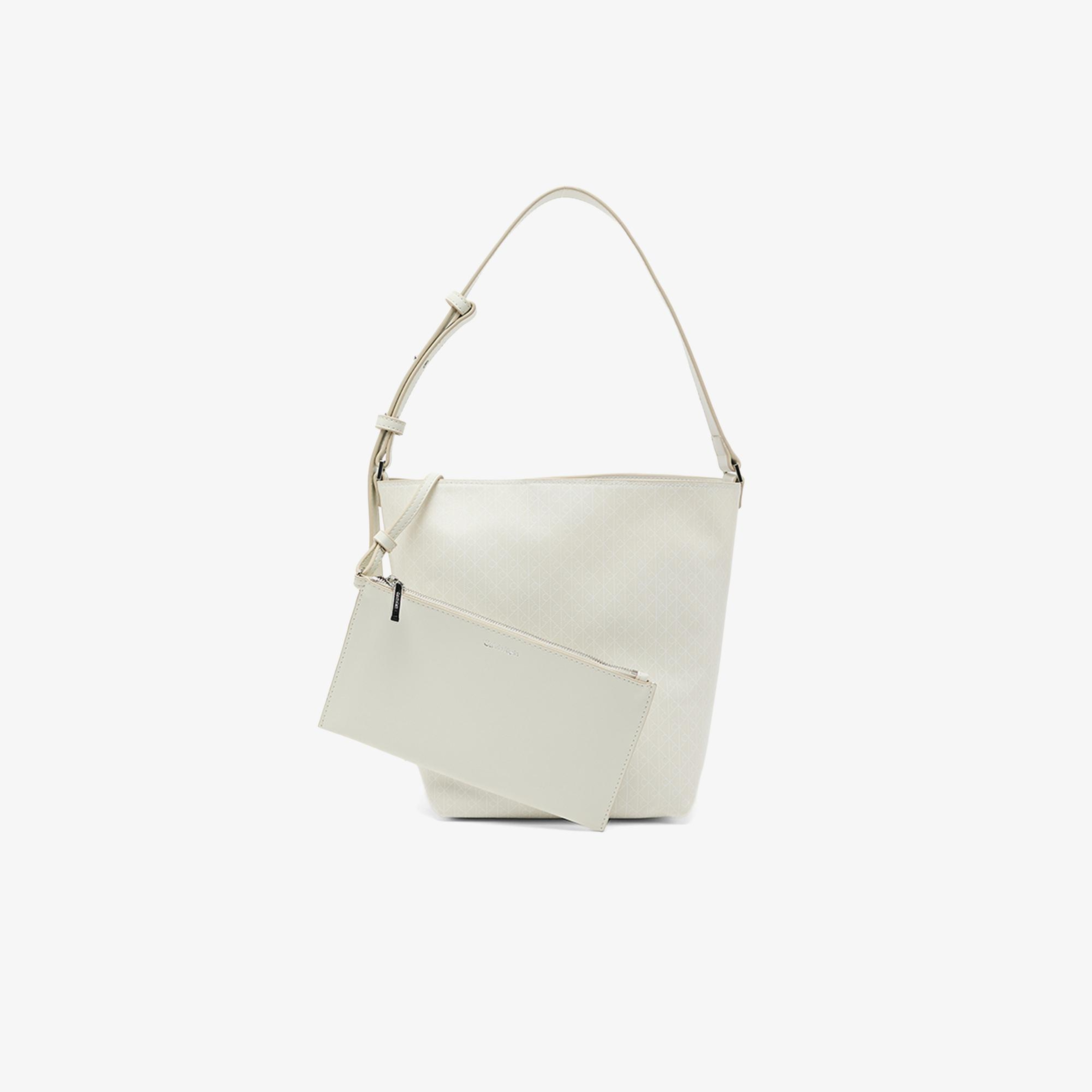Calvin Klein Emblem Medium Bucket Kadın Beyaz El Çantası