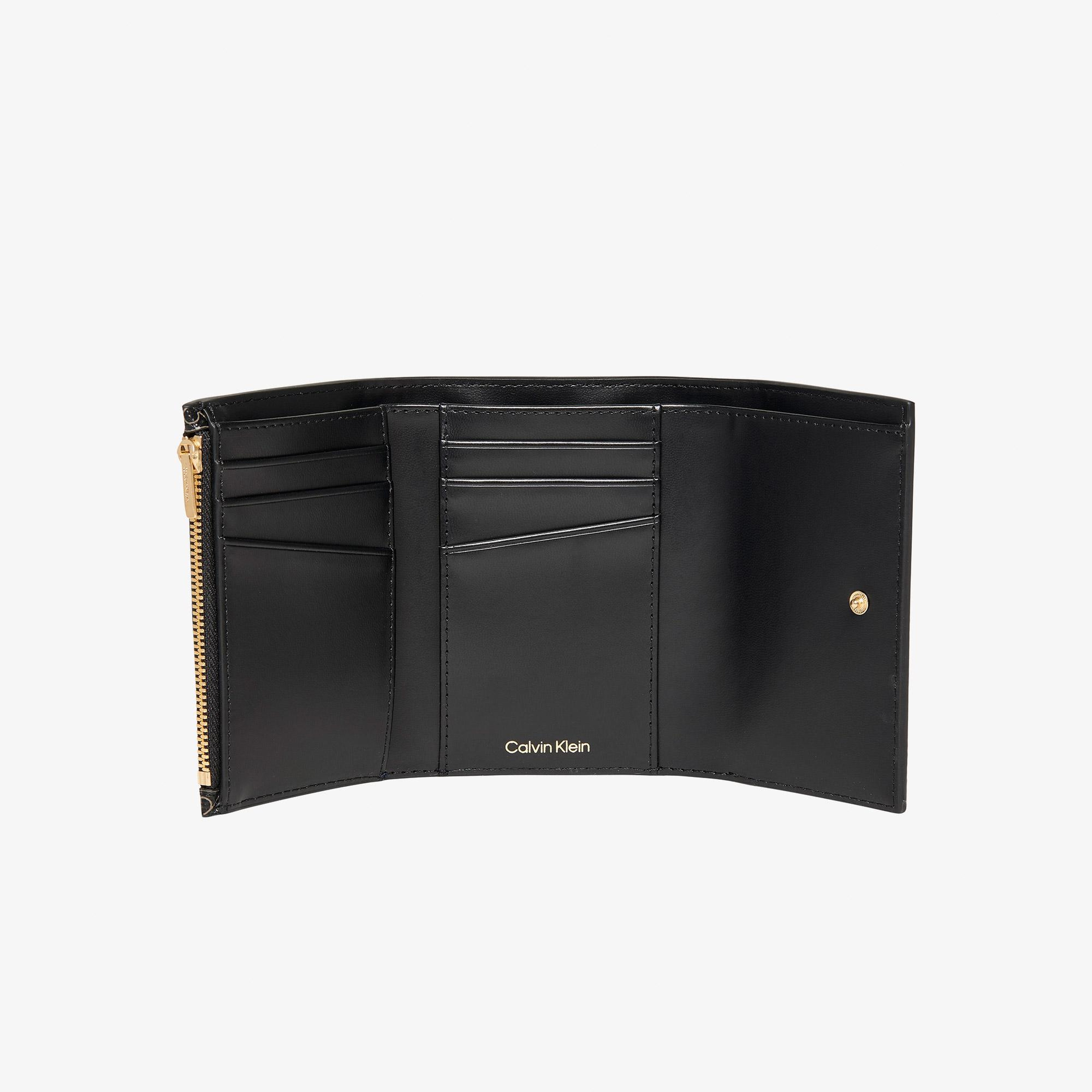 Calvin Klein Emblem Zip Pocket Kadın Siyah Kartlık