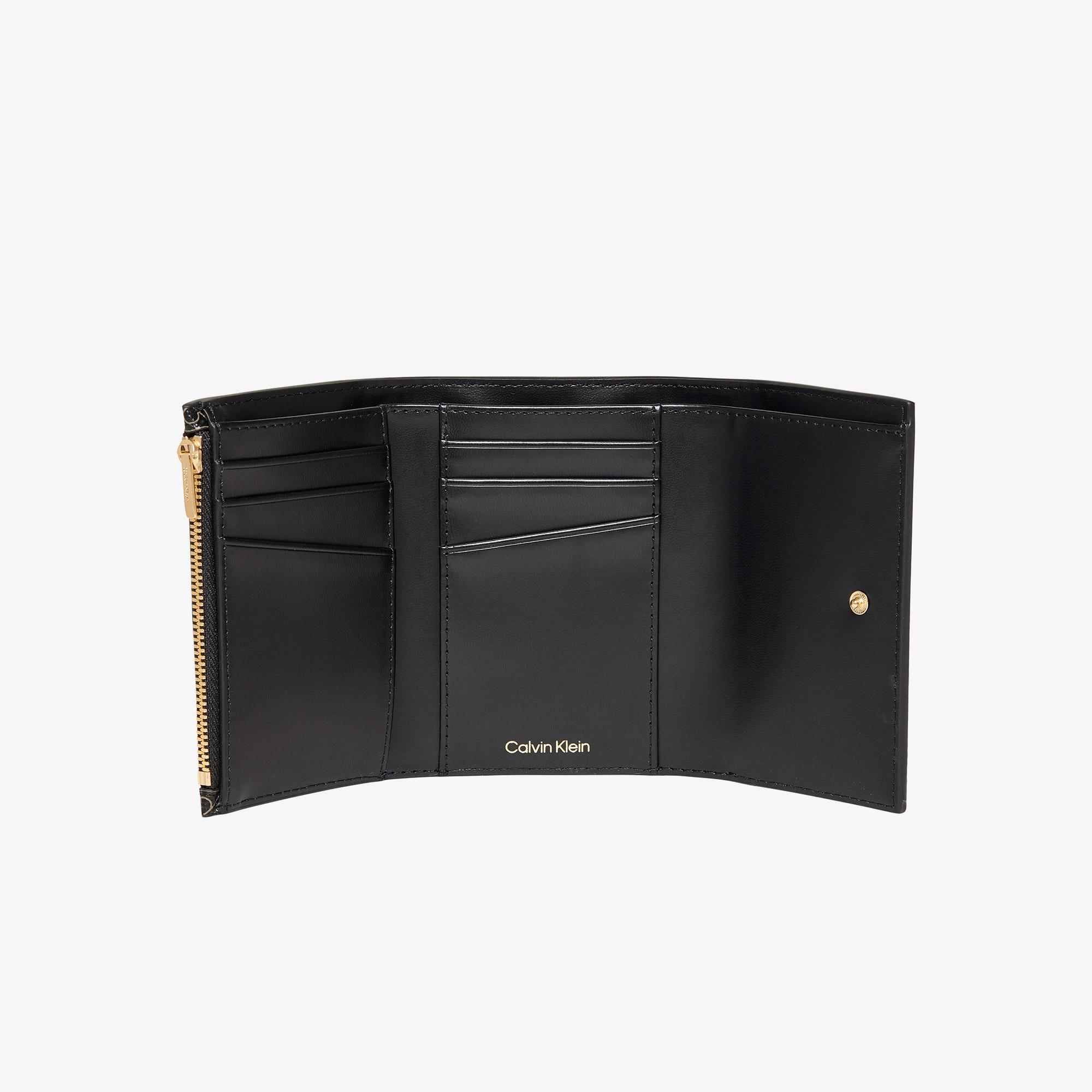 Calvin Klein Emblem Zip Pocket Kadın Siyah Kartlık