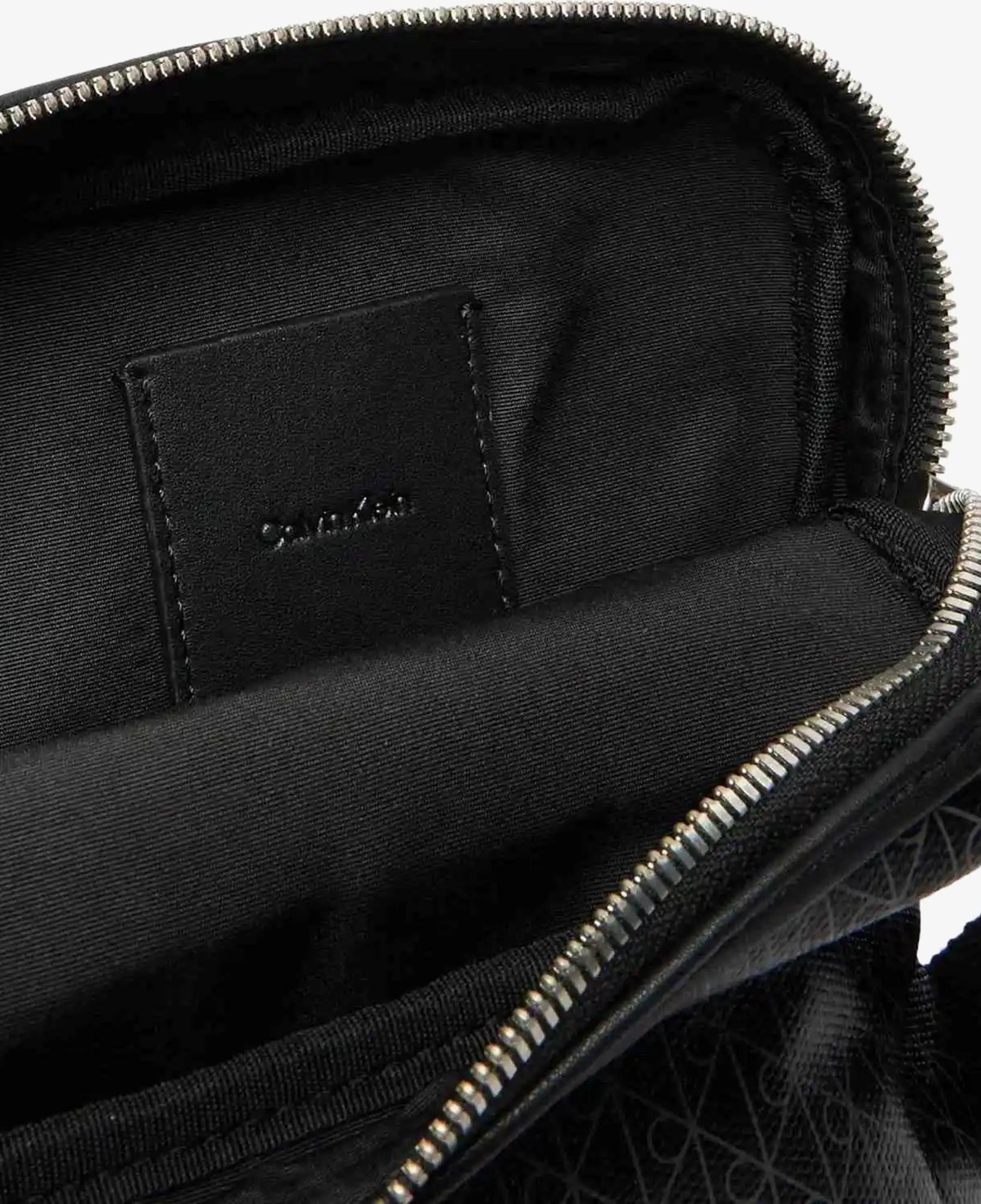 Calvin Klein Emblem Coated Slim Reporter Erkek Siyah Çapraz Çanta