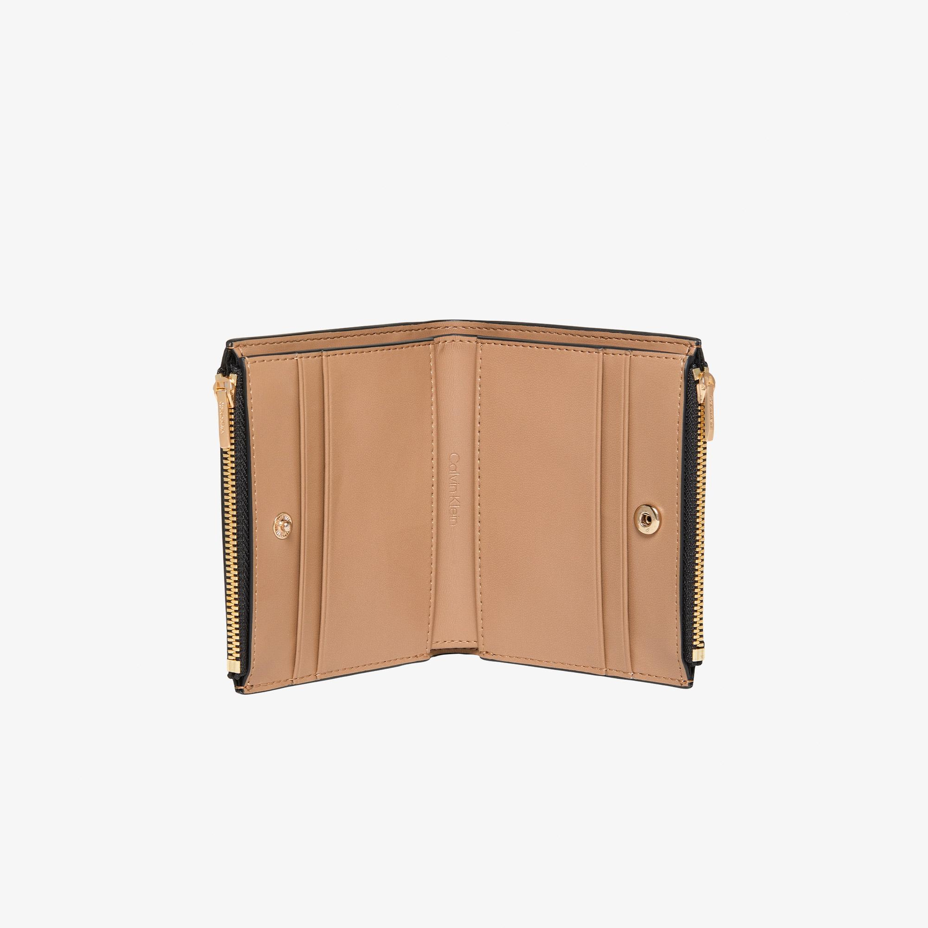 Calvin Klein Foil Logo Kadın Siyah Kartlık