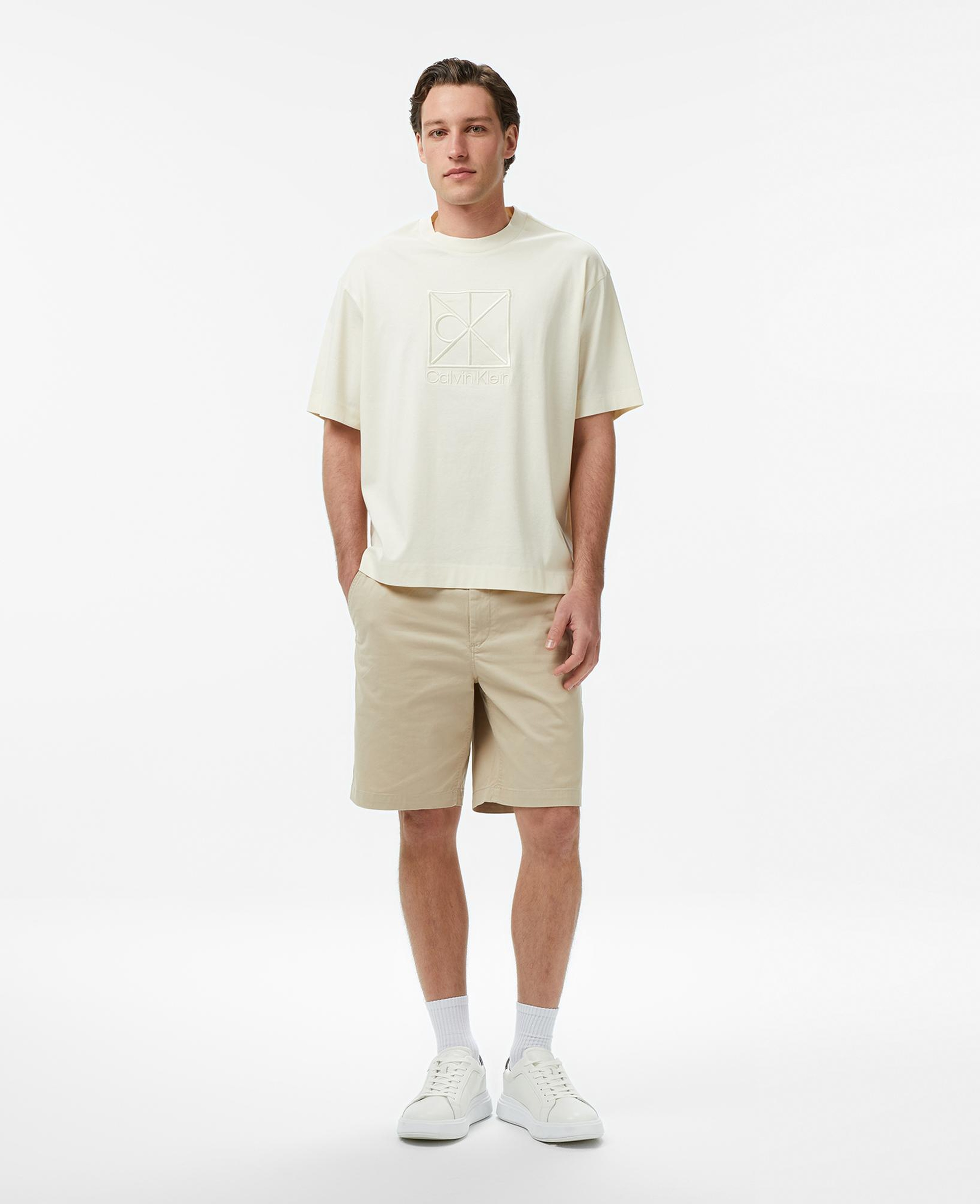 Calvin Klein Relaxed Premium Interlock Emblem Erkek Beyaz T-Shirt