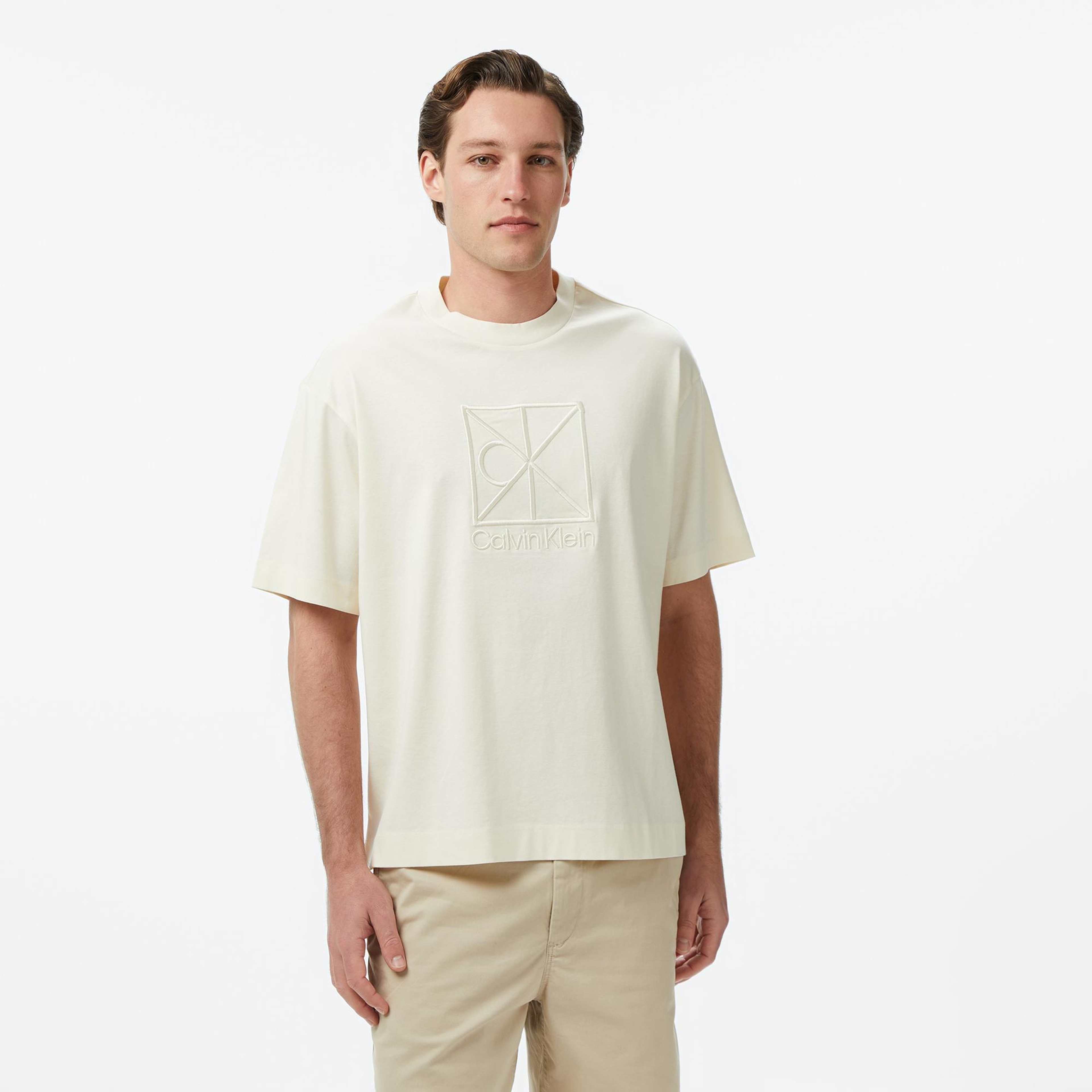 Calvin Klein Relaxed Premium Interlock Emblem Erkek Beyaz T-Shirt