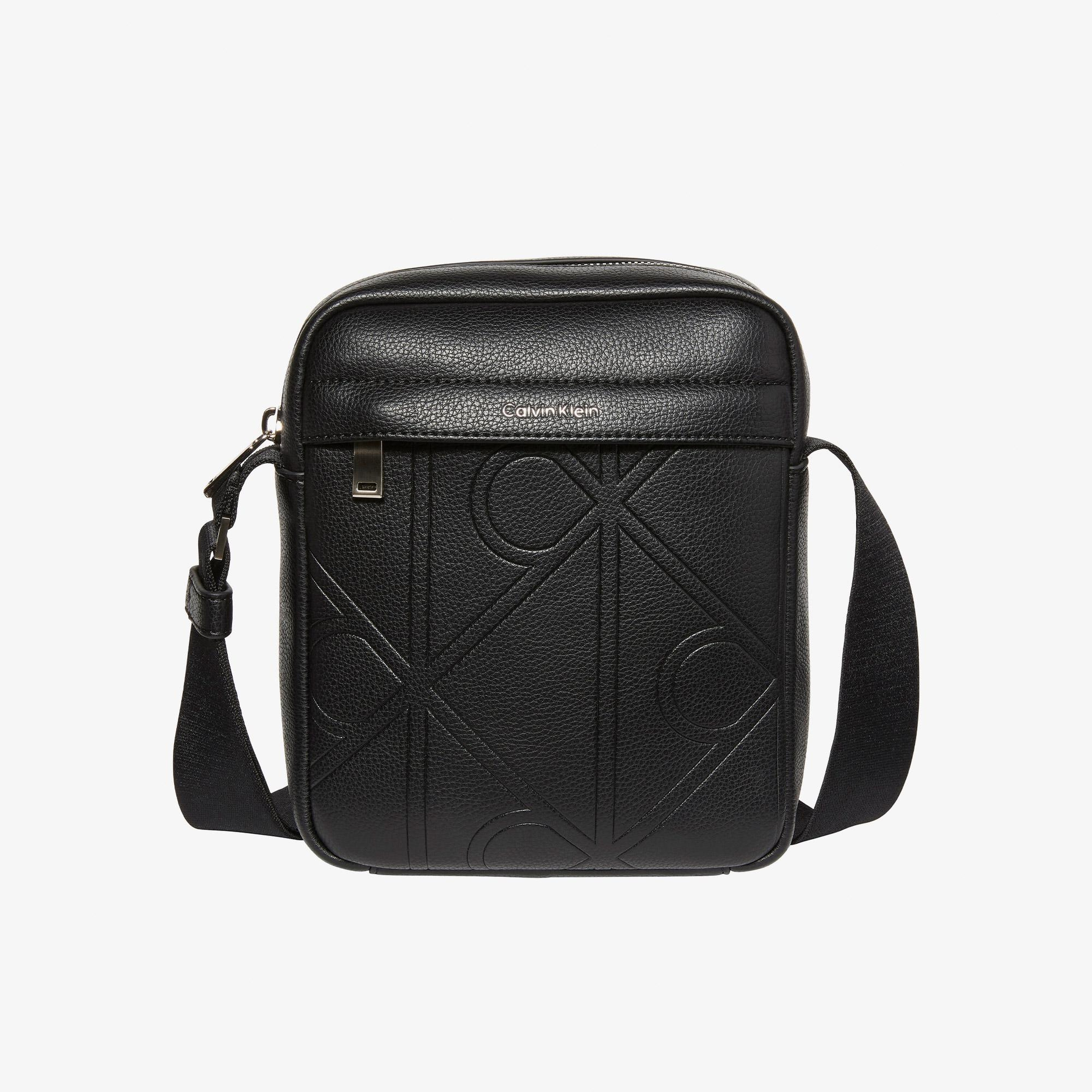 Calvin Klein Emblem Emboss Reporter Erkek Siyah Çapraz Çanta