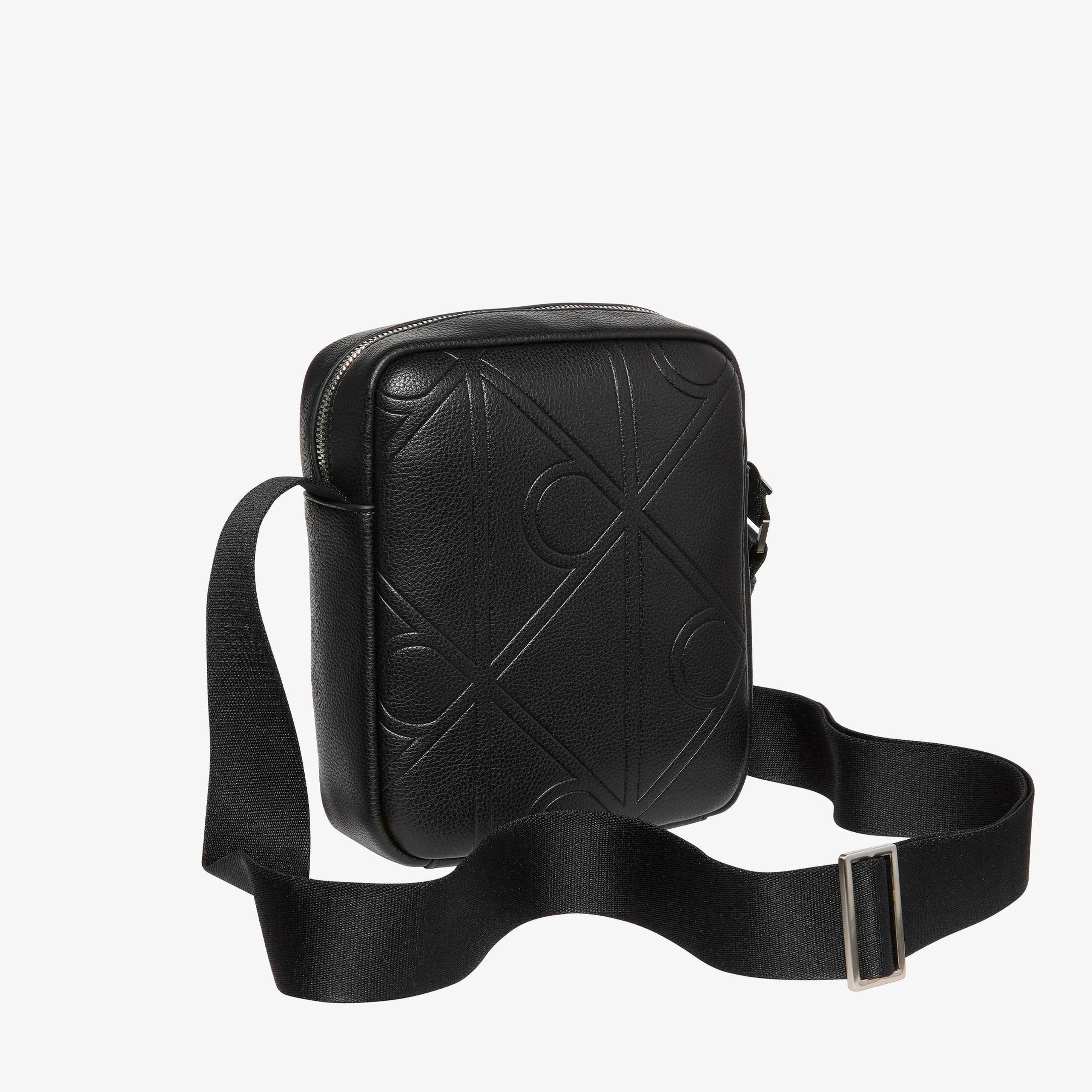 Calvin Klein Emblem Emboss Reporter Erkek Siyah Çapraz Çanta