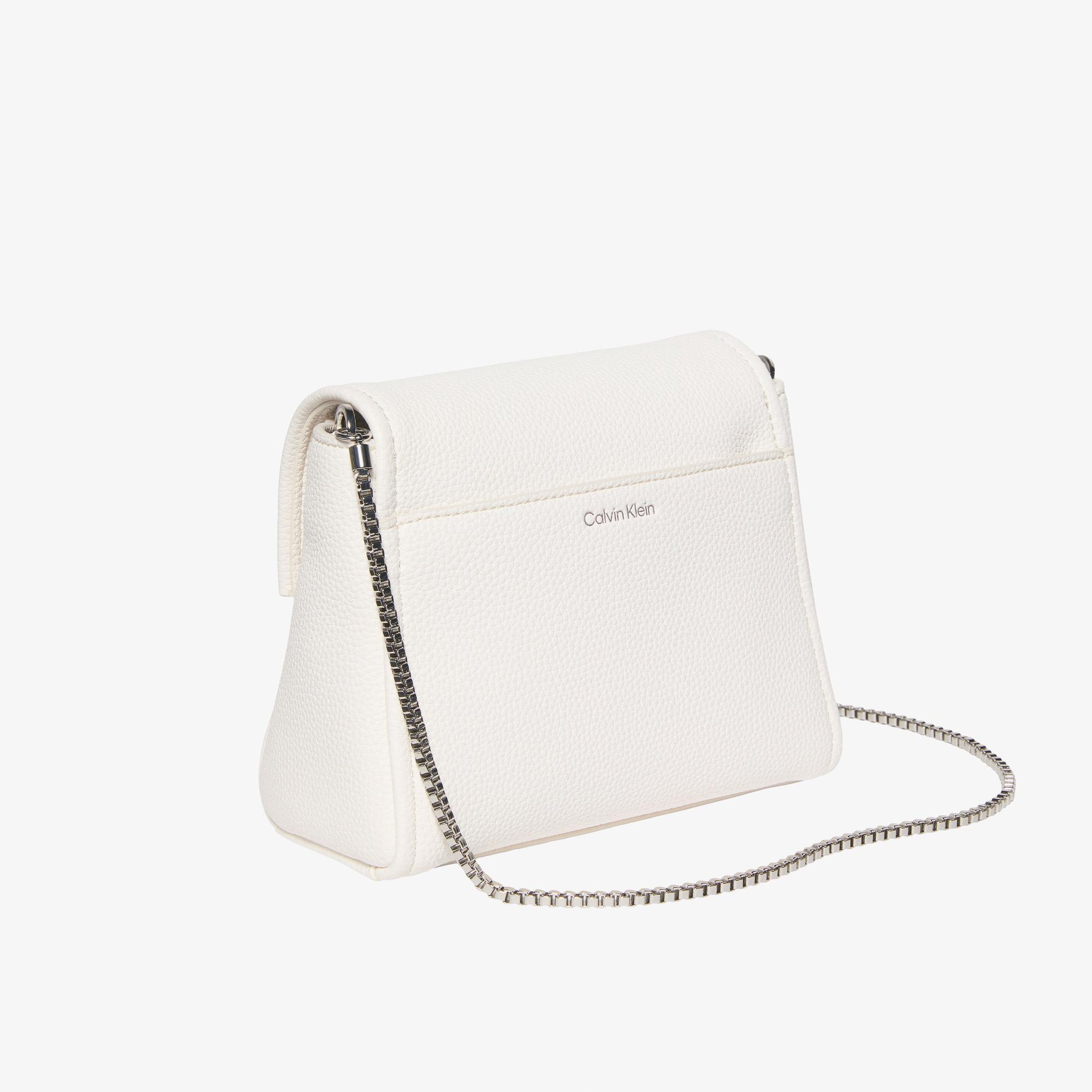 Calvin Klein Emblem Pebble Crossbody Kadın Beyaz Çapraz Çanta