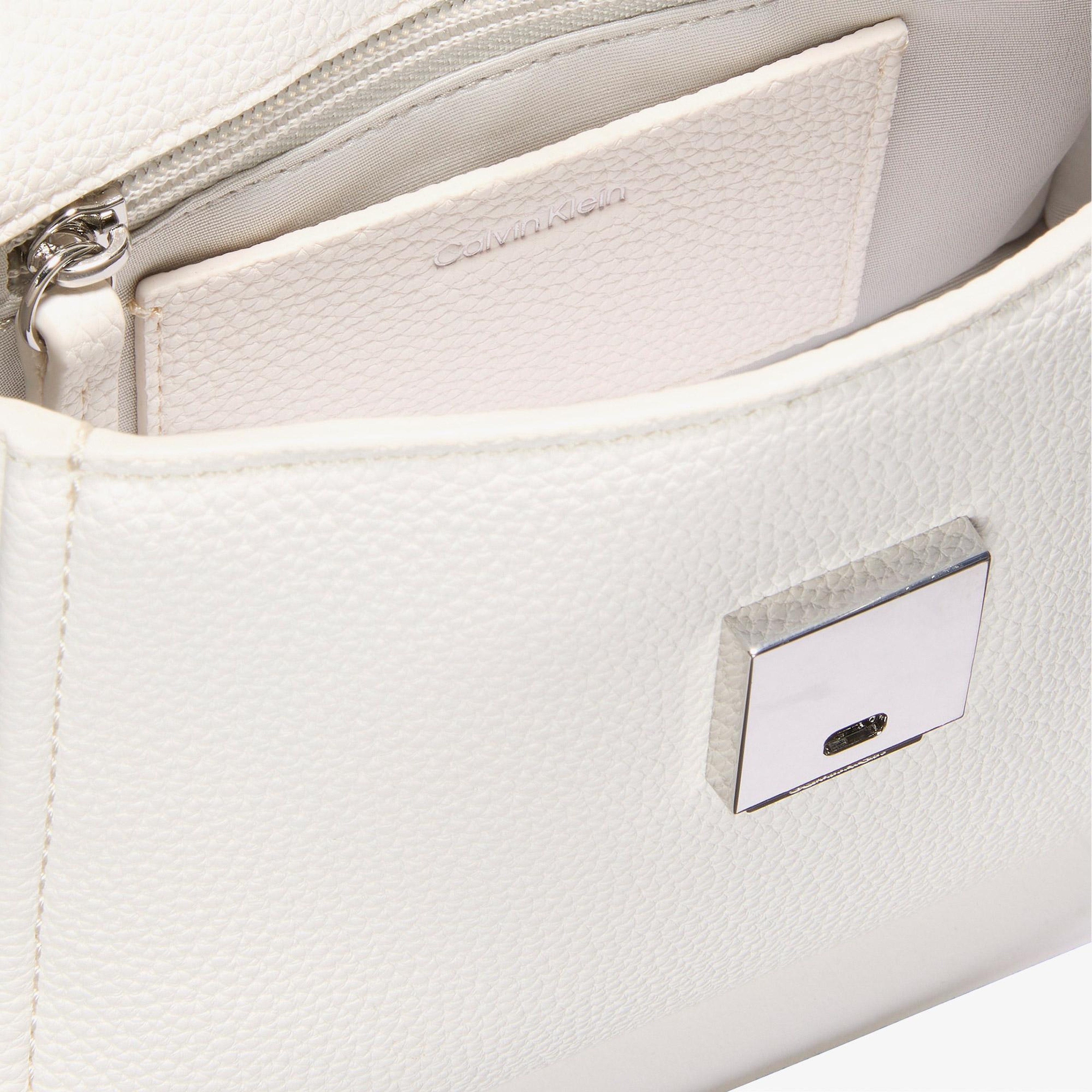 Calvin Klein Emblem Pebble Crossbody Kadın Beyaz Çapraz Çanta