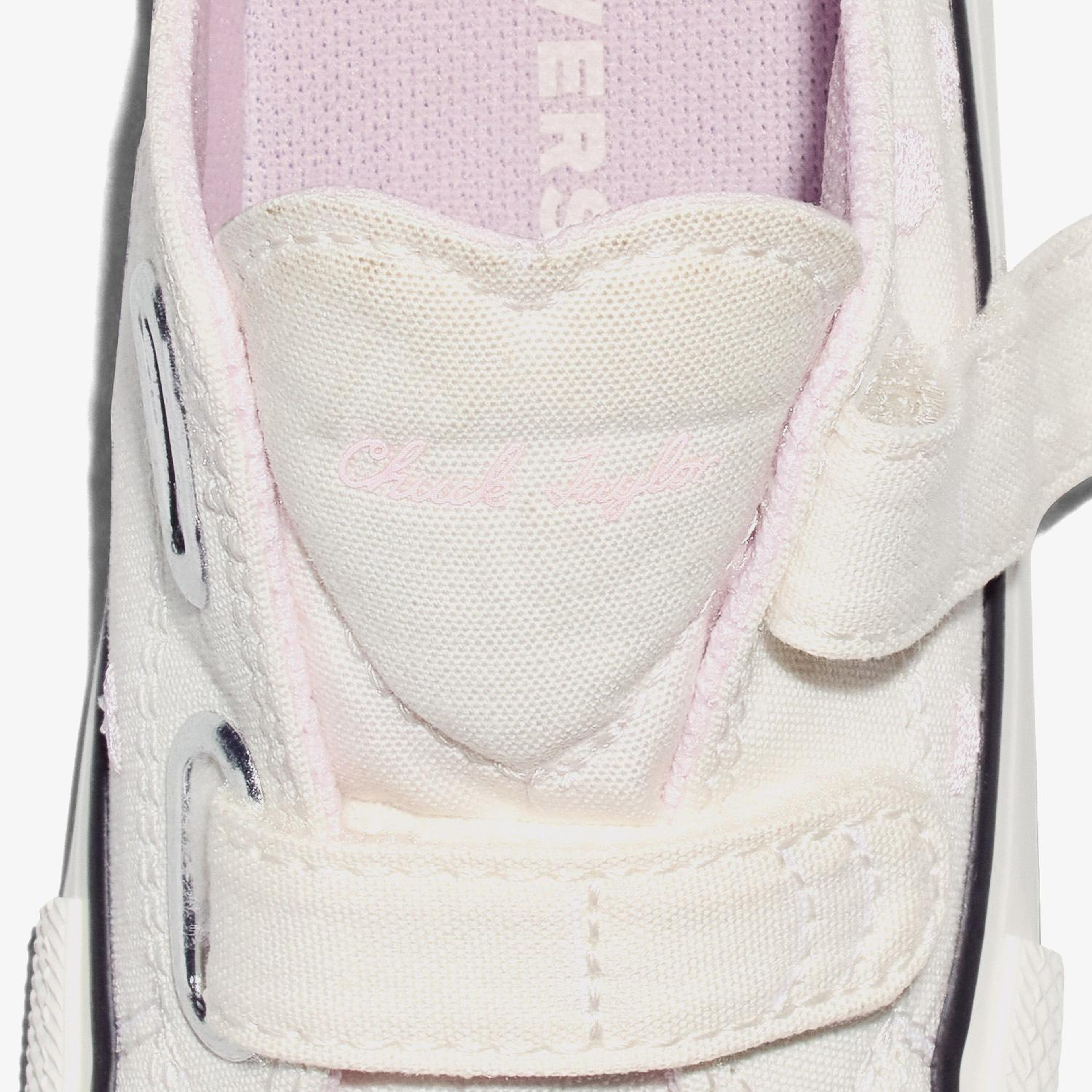 Converse Chucks In Love Chuck Taylor All Star 2V Bebek Krem Sneaker