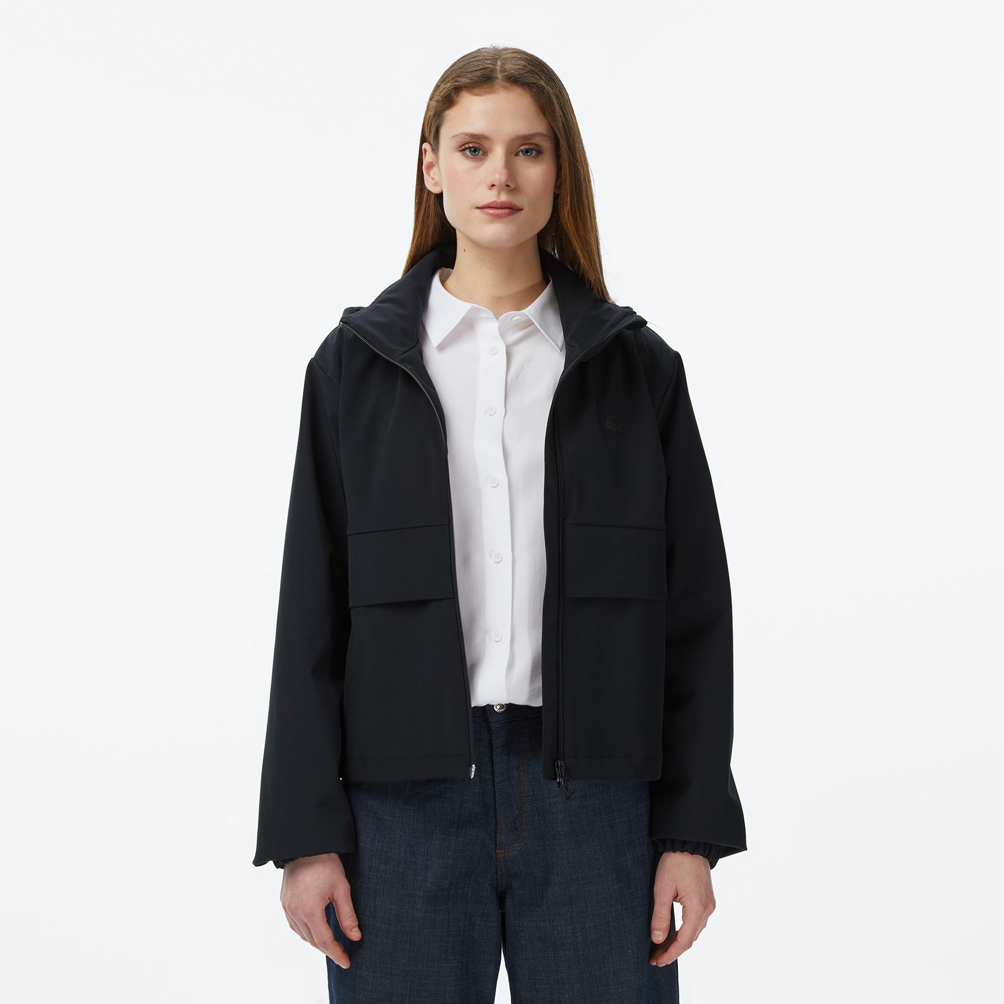 Lacoste Kadın Regular Fit Kapüşonlu Baskılı Siyah Yağmurluk