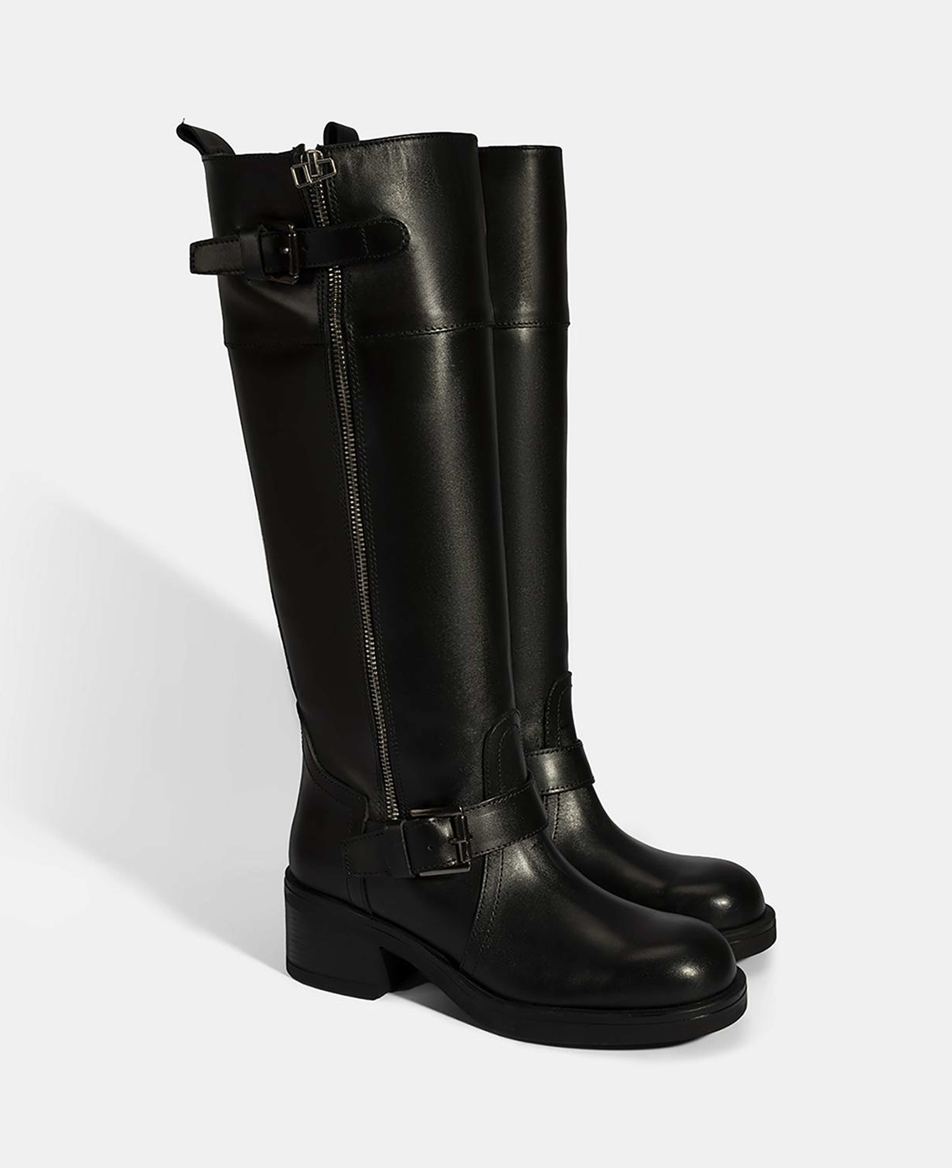 Kadın Siyah Metal Toka Detaylı Deri Çizme